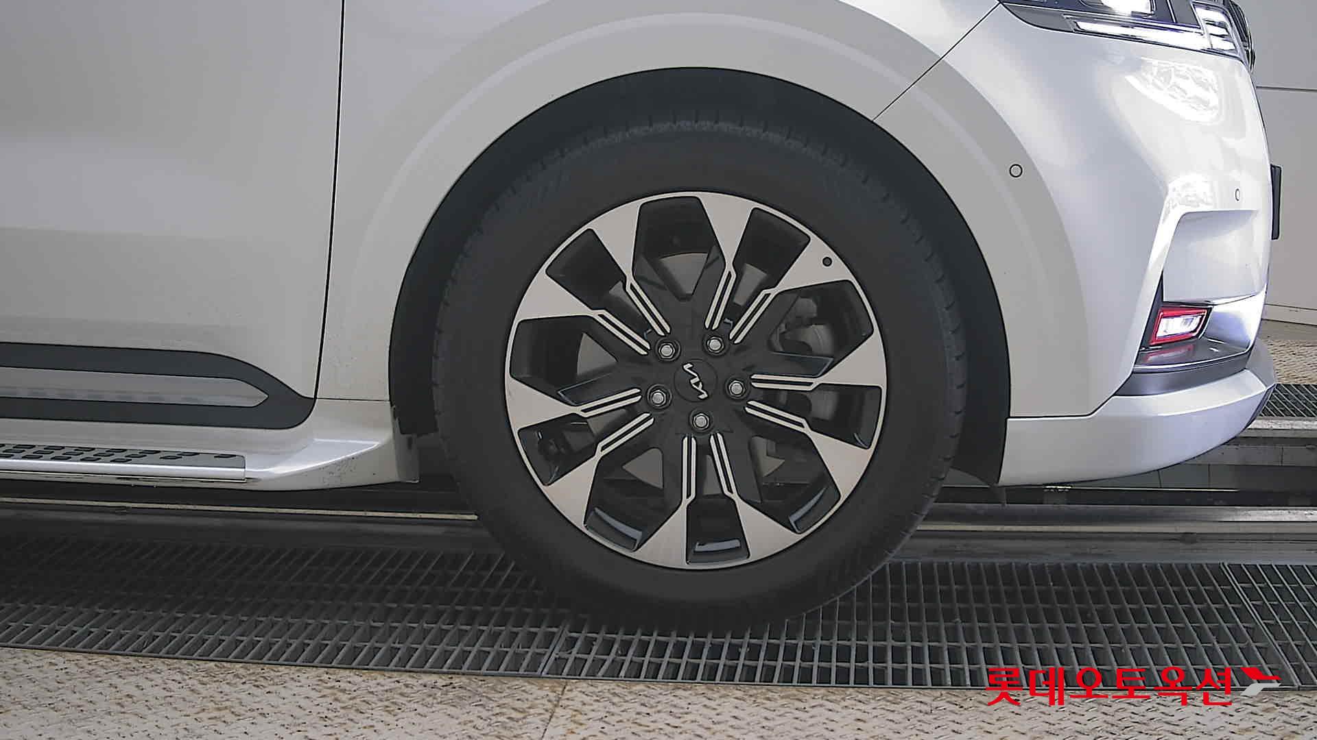 2023 - kia carnival