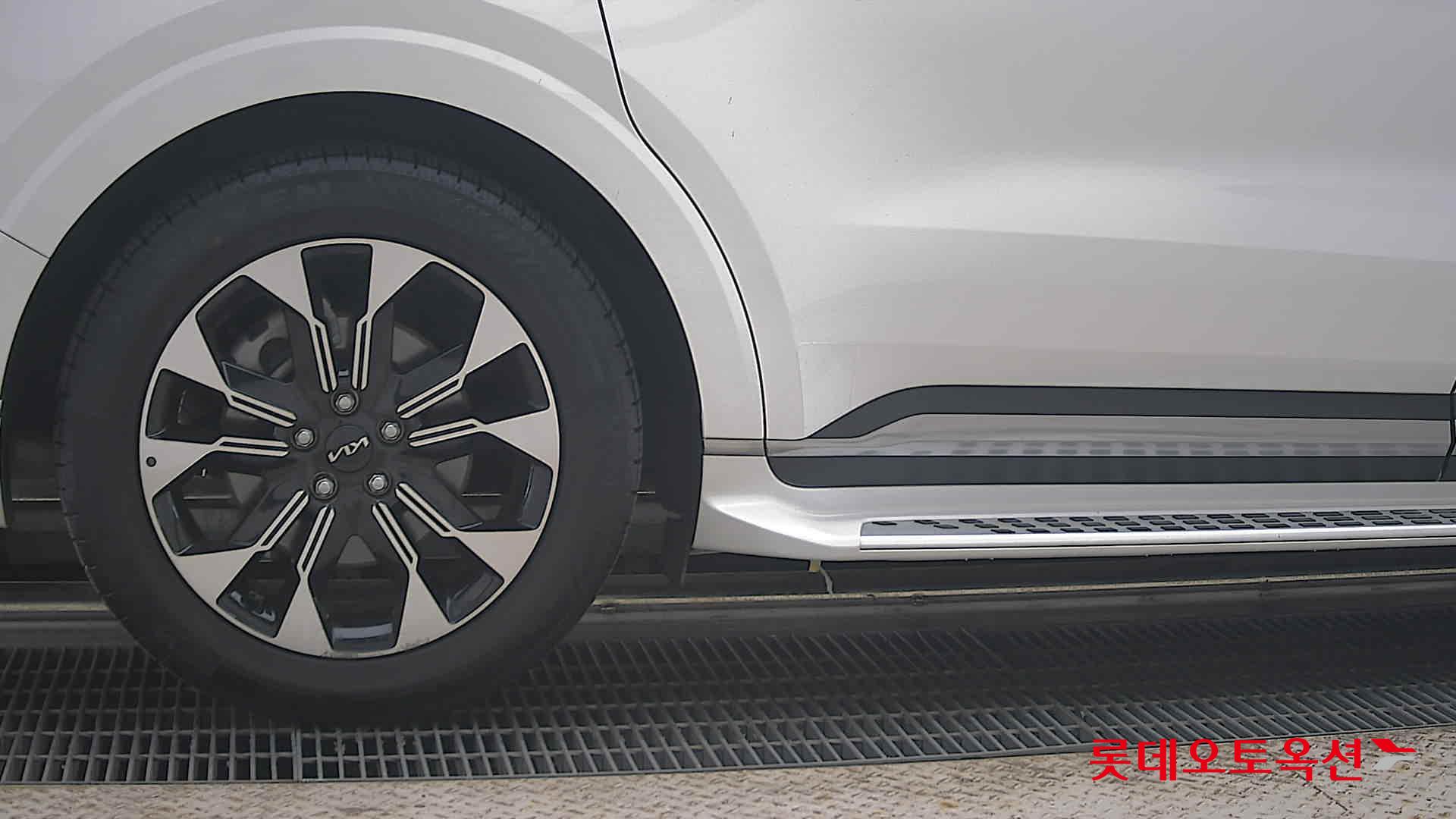 2023 - kia carnival