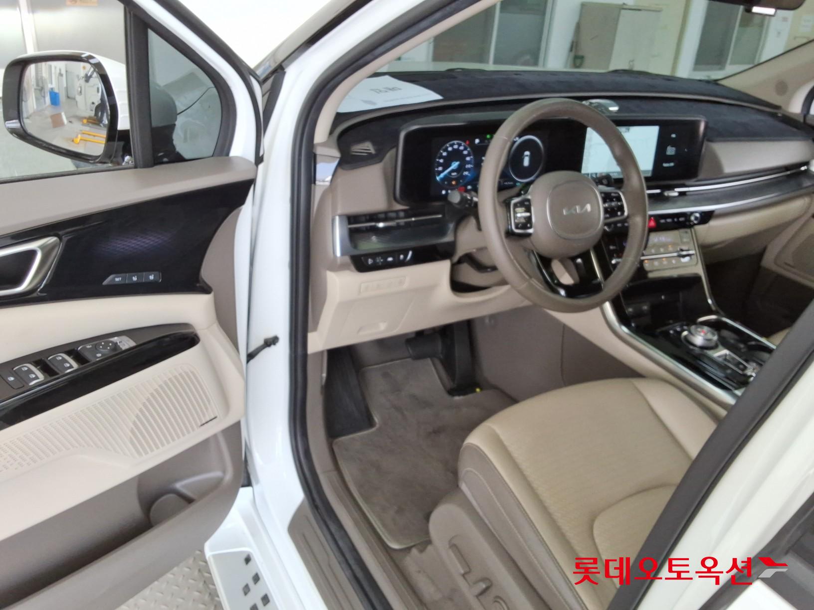 2023 - kia carnival