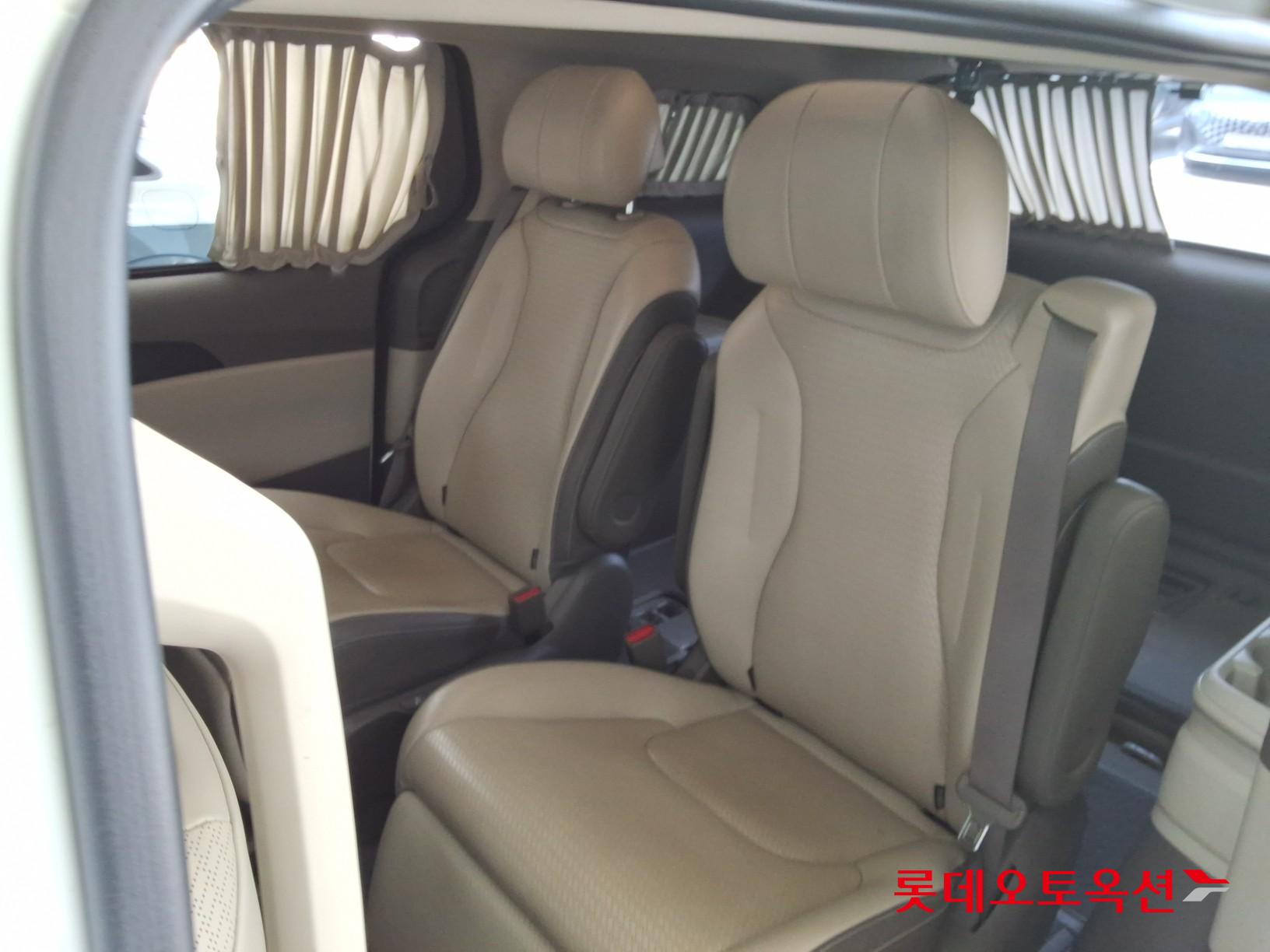 2023 - kia carnival