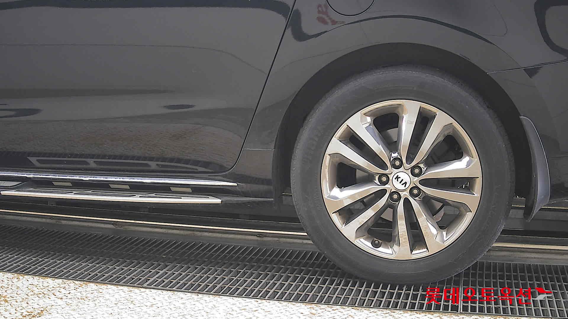 2017 - kia carnival