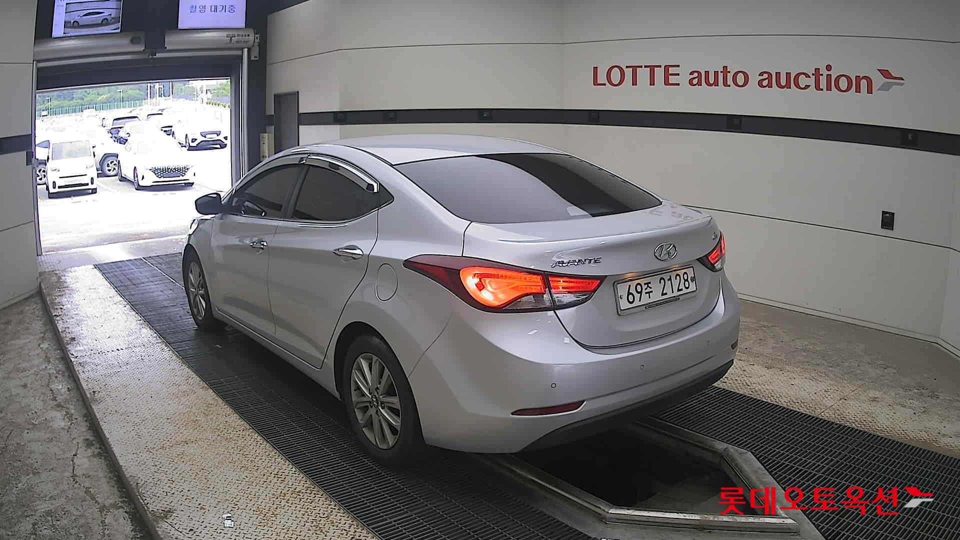 2014 - hyundai avante