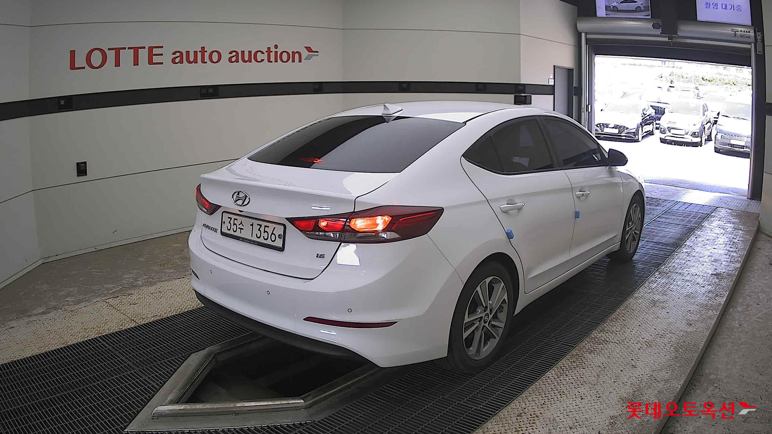 2018 - hyundai avante