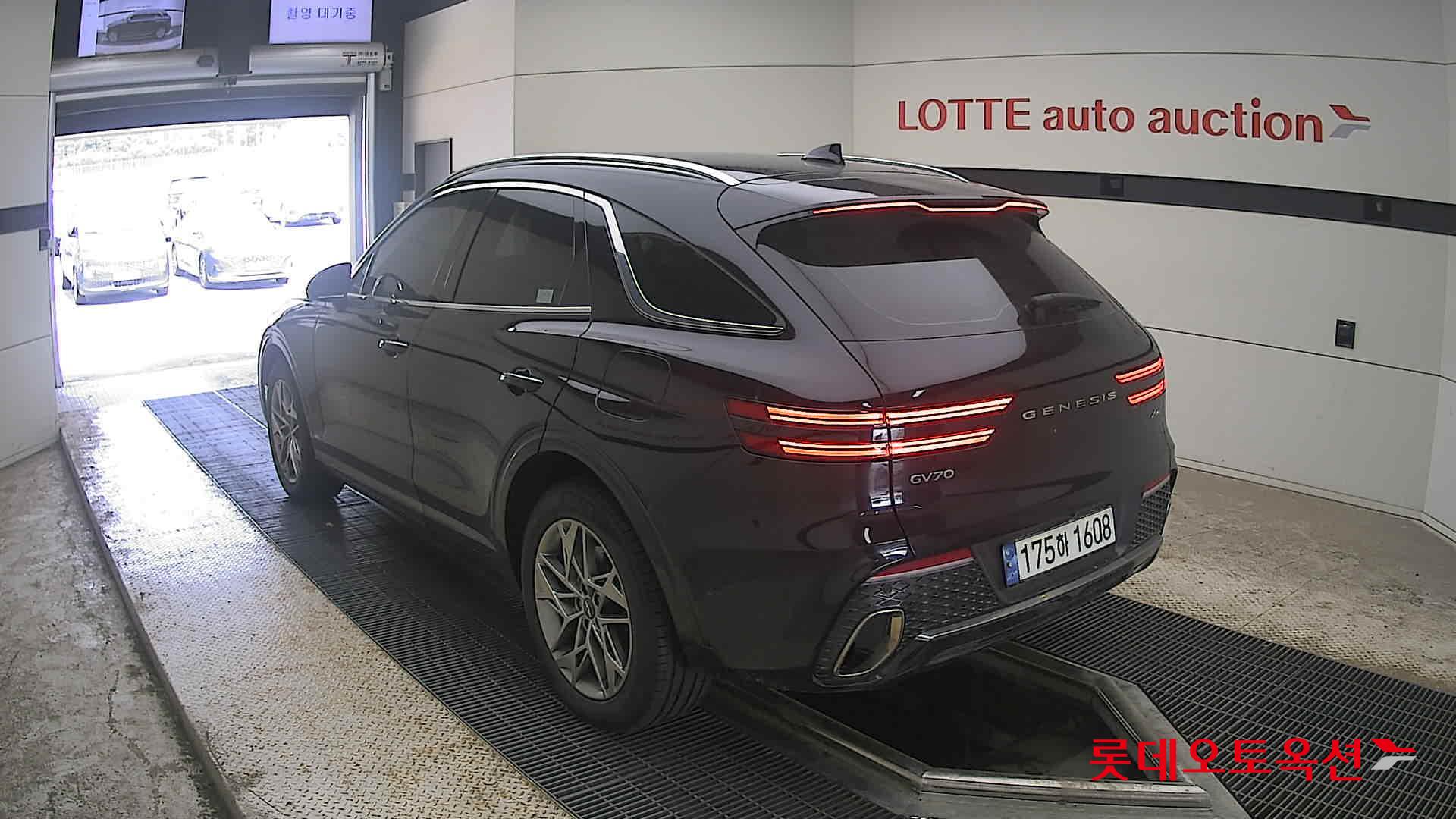 2023 - genesis gv70