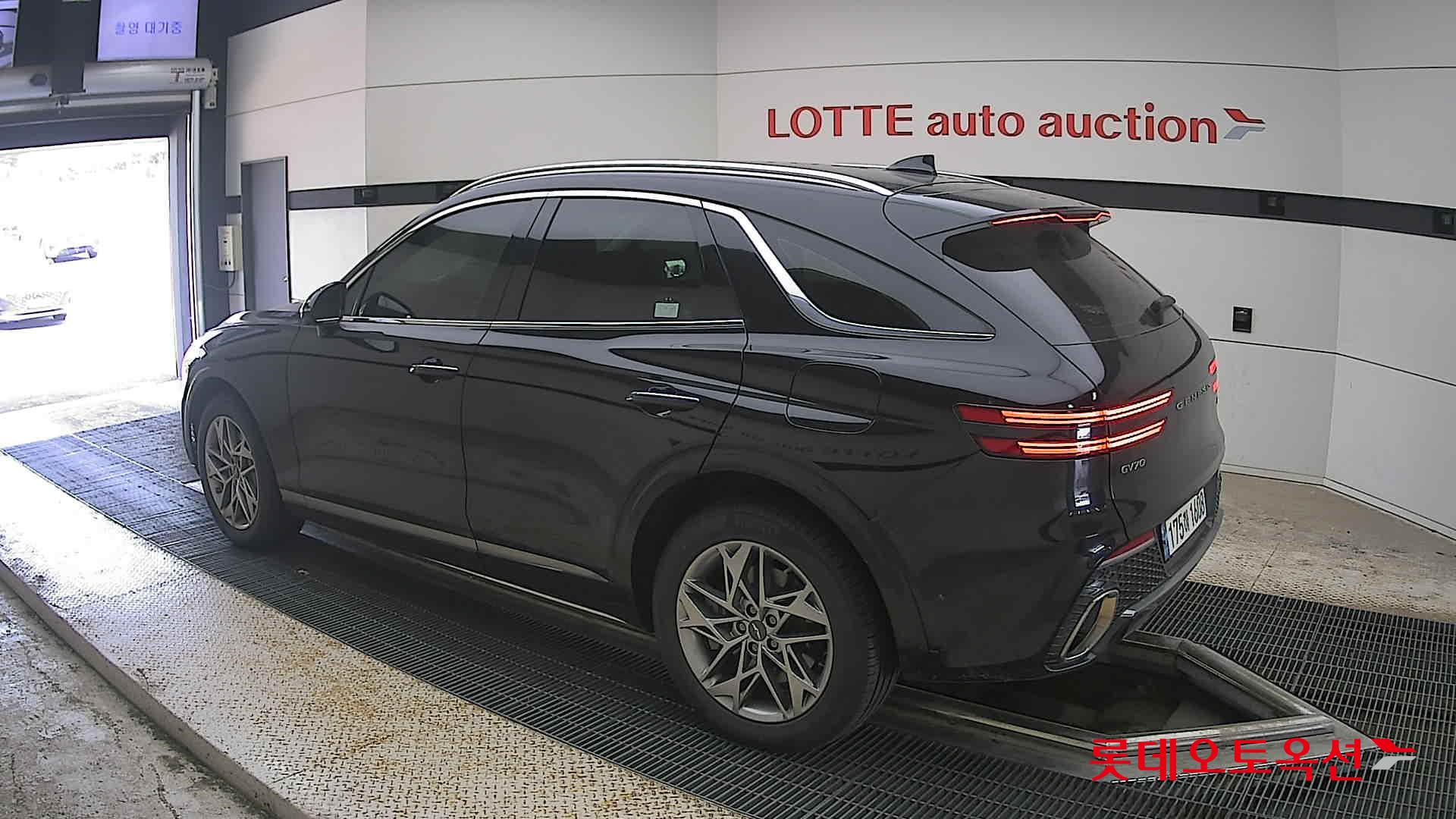 2023 - genesis gv70