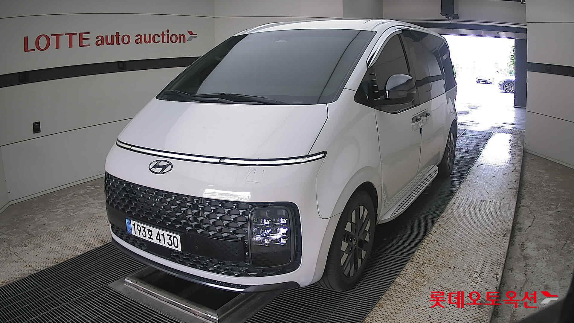 2023 - hyundai staria