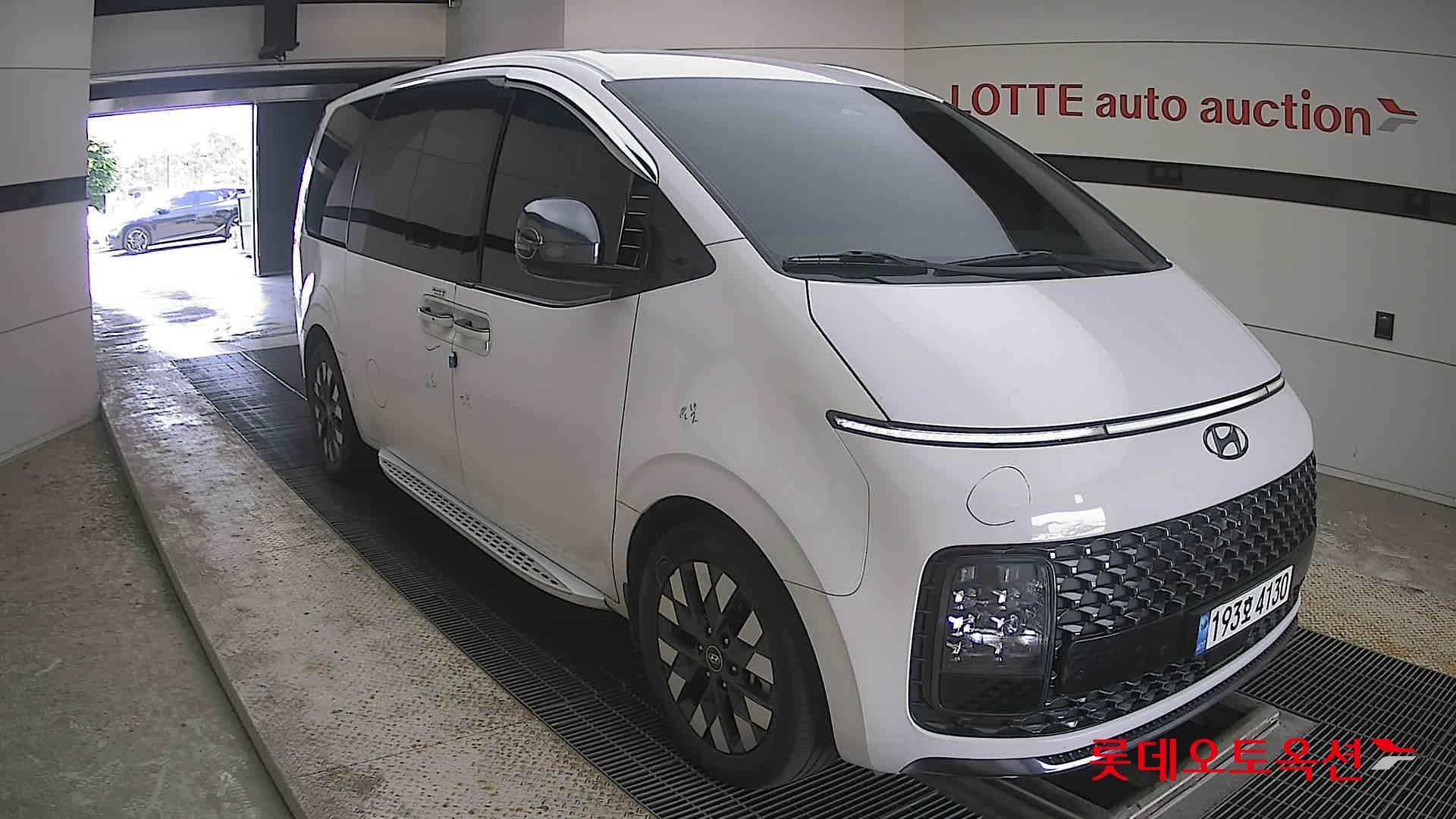 2023 - hyundai staria