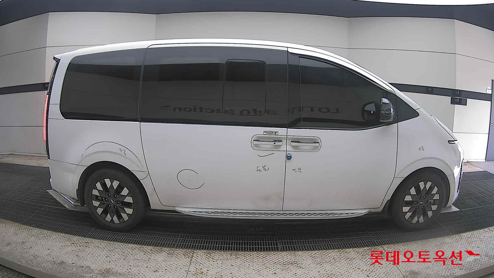 2023 - hyundai staria