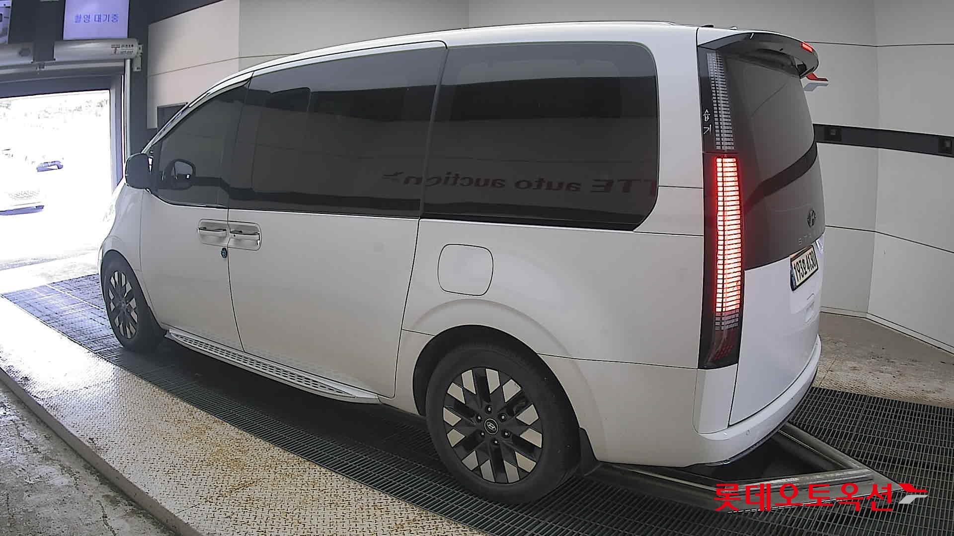 2023 - hyundai staria