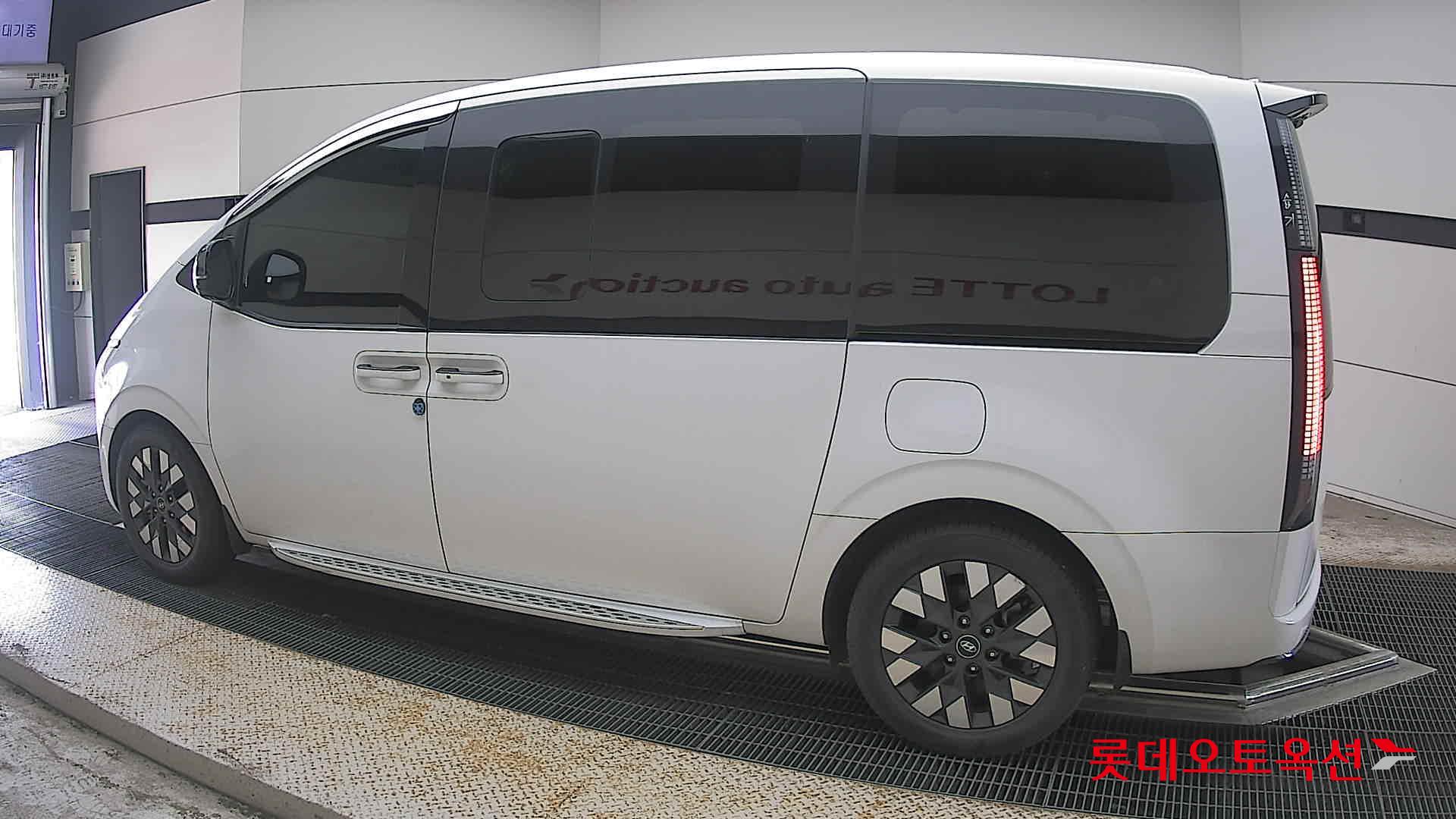 2023 - hyundai staria