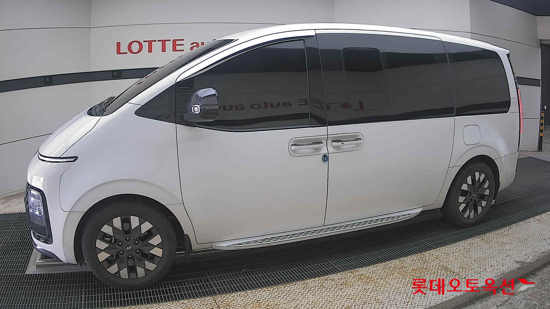 2023 - hyundai staria