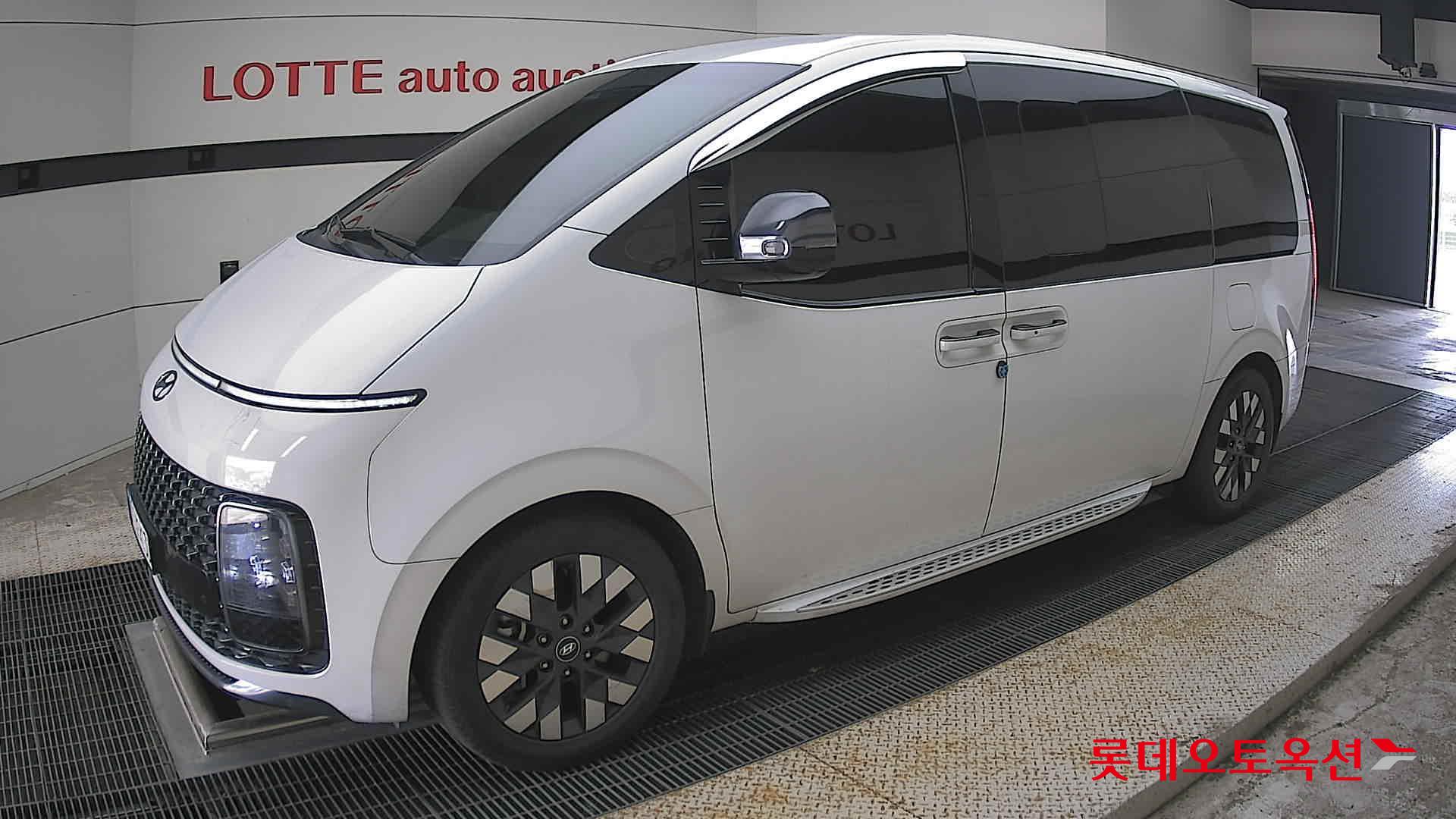 2023 - hyundai staria