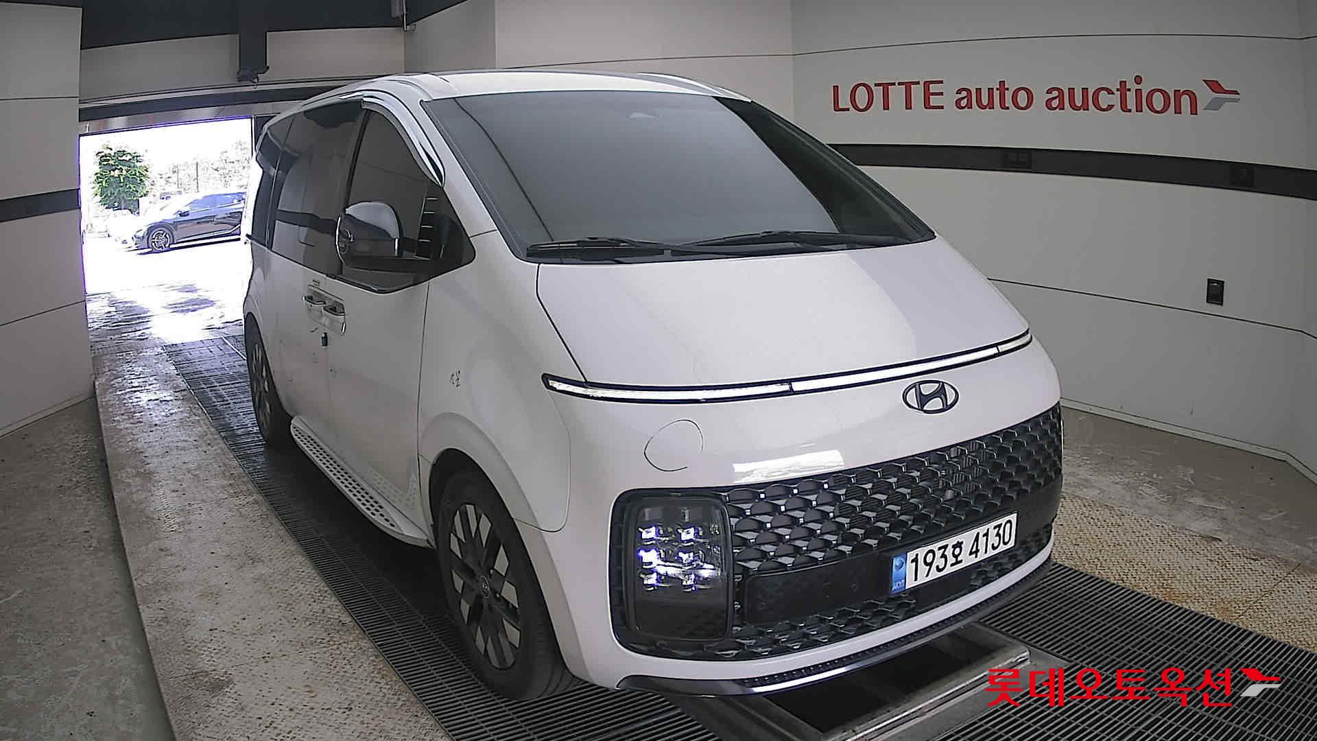 2023 - hyundai staria