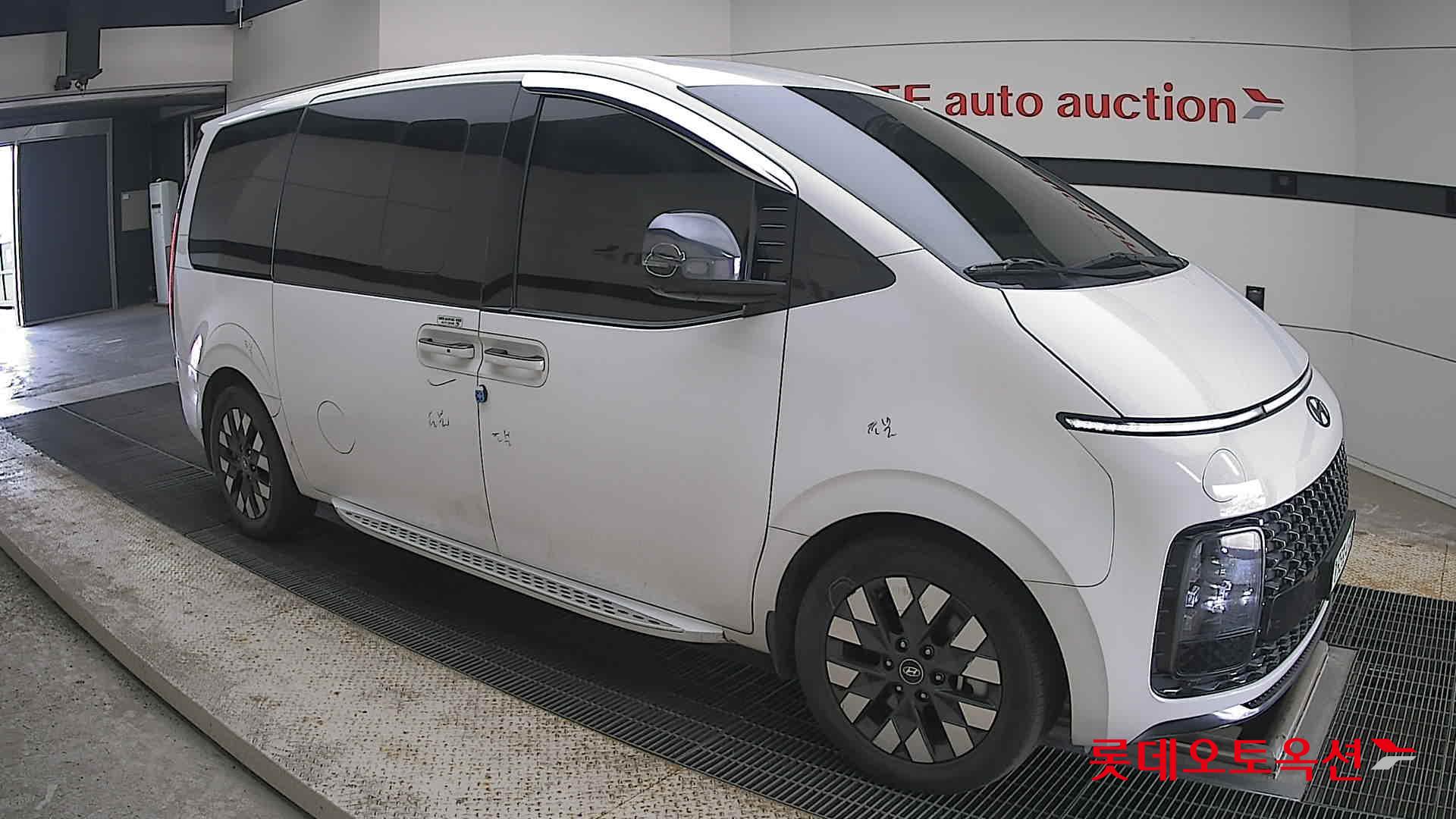 2023 - hyundai staria