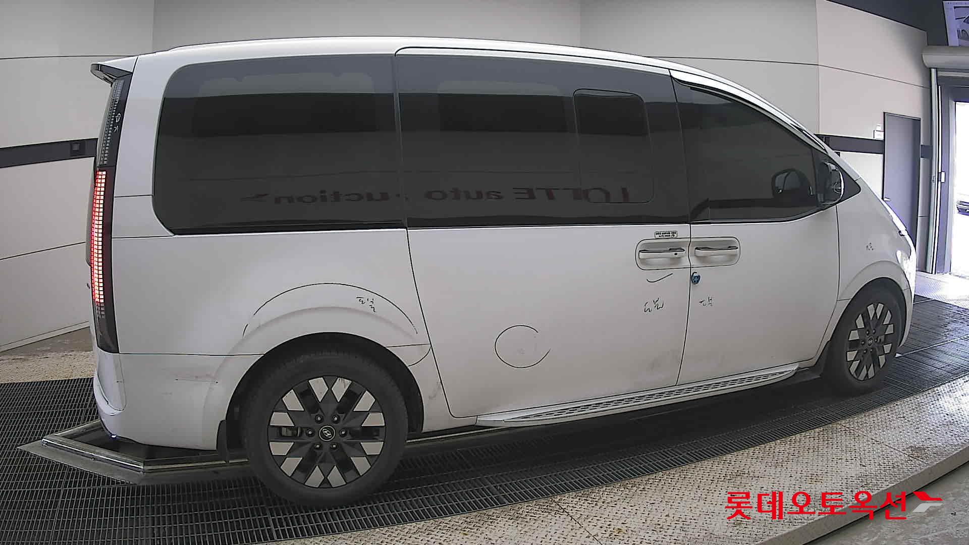 2023 - hyundai staria