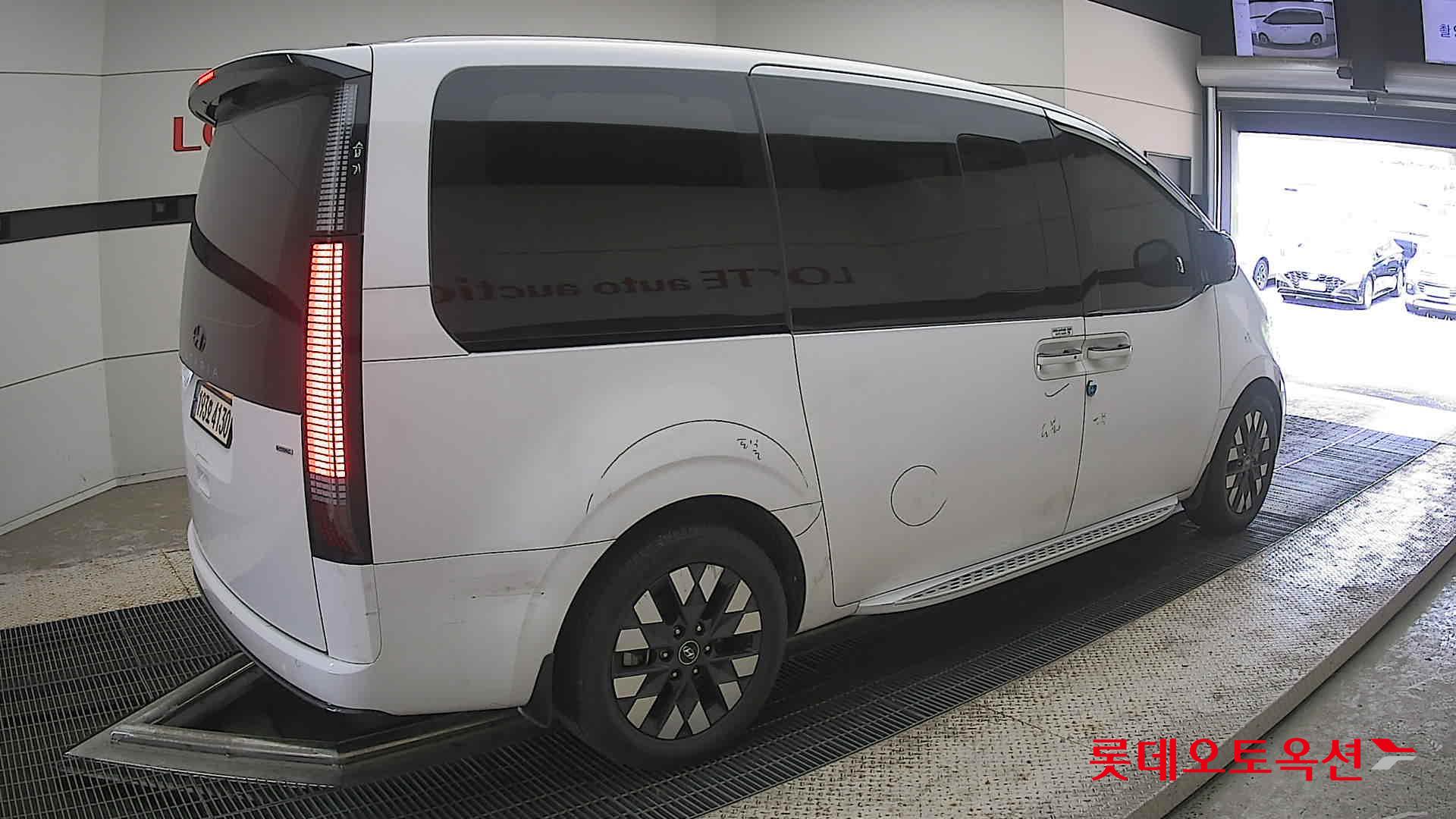 2023 - hyundai staria
