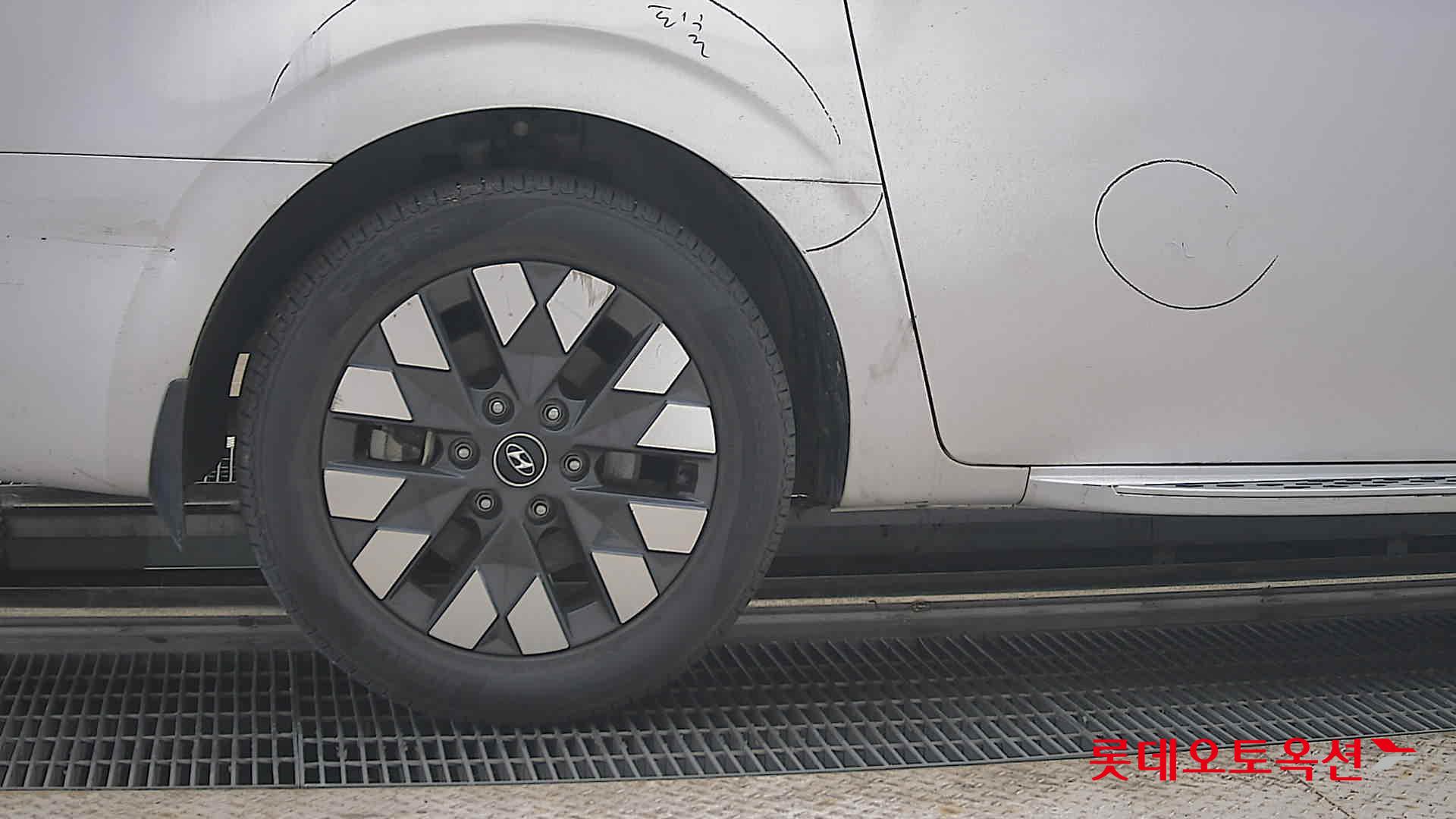 2023 - hyundai staria