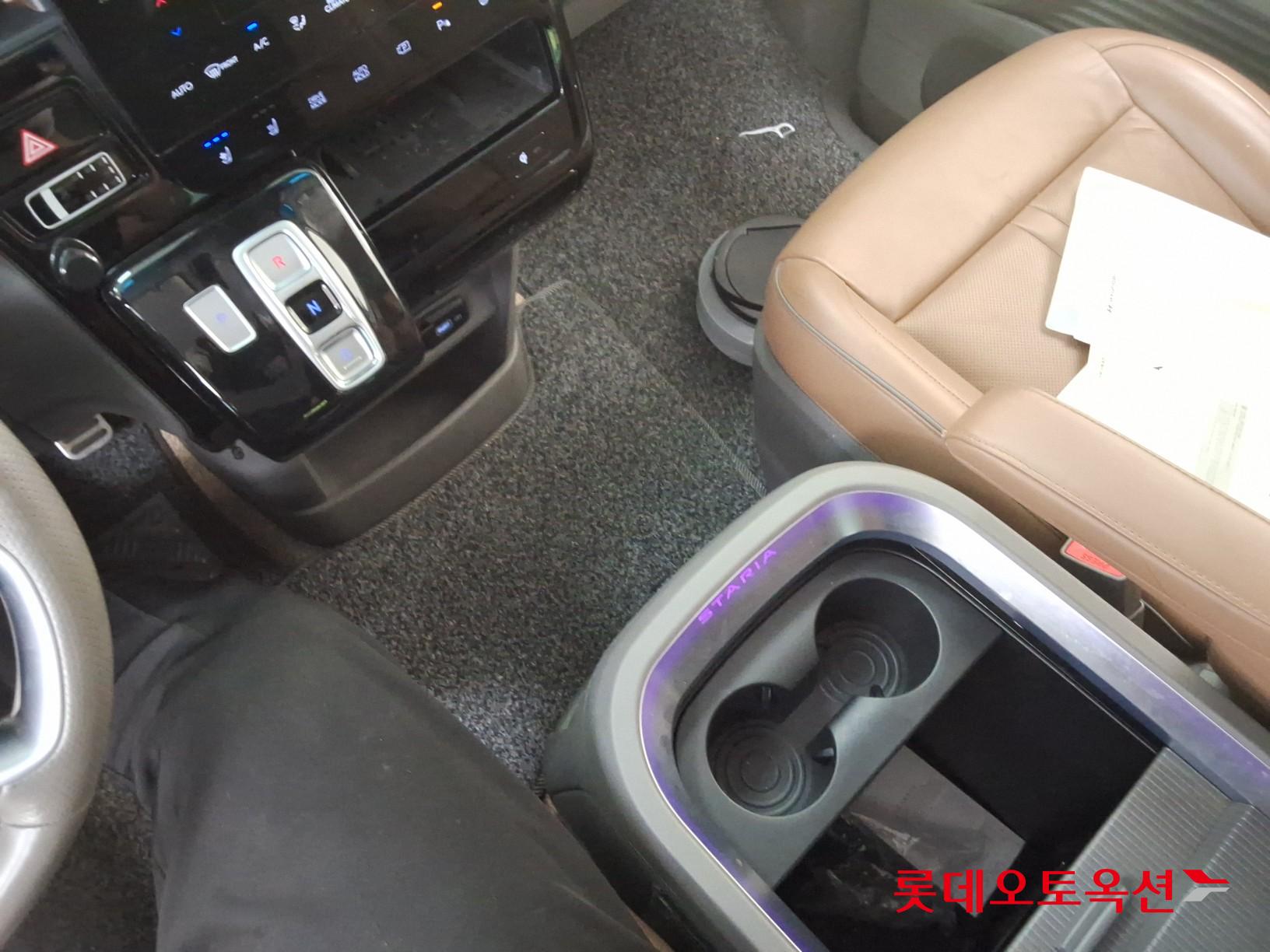 2023 - hyundai staria