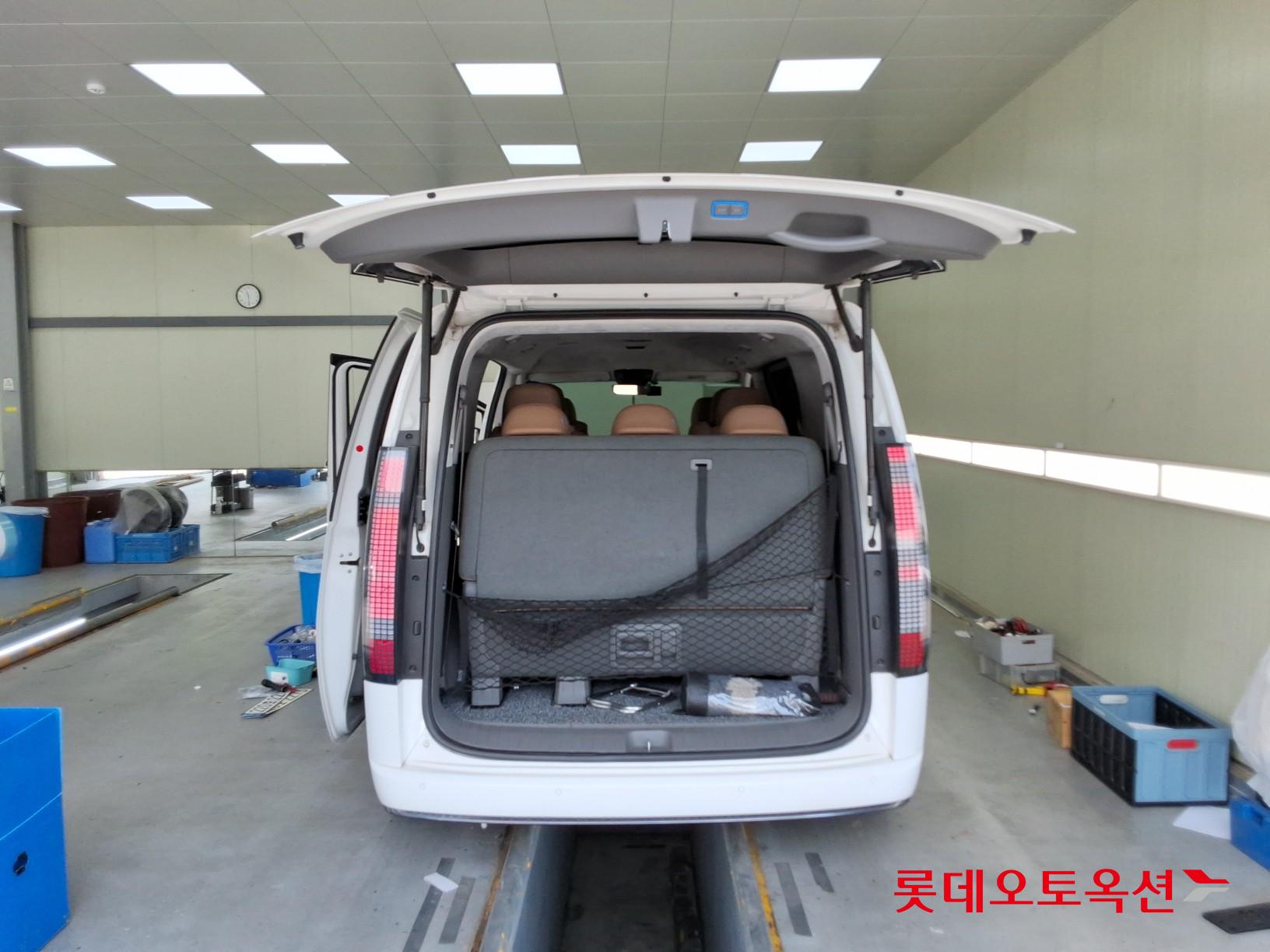 2023 - hyundai staria