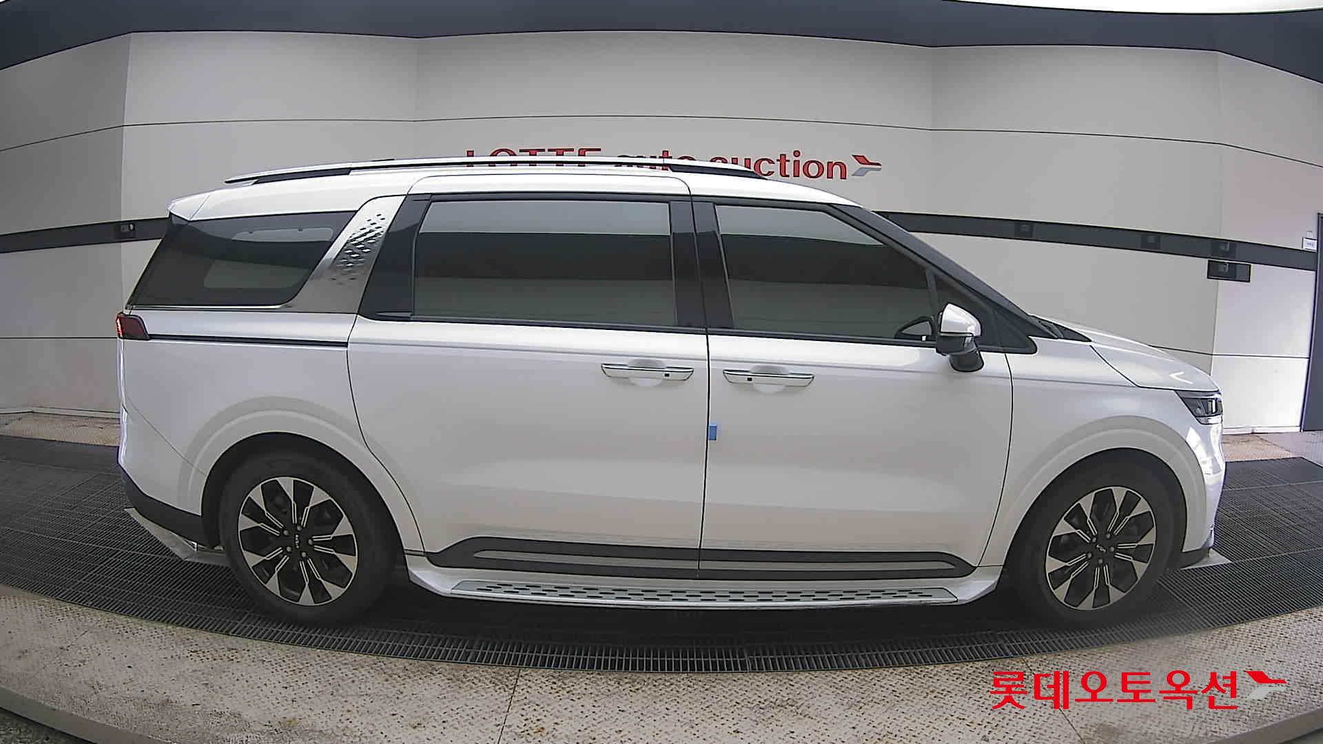 2022 - kia carnival