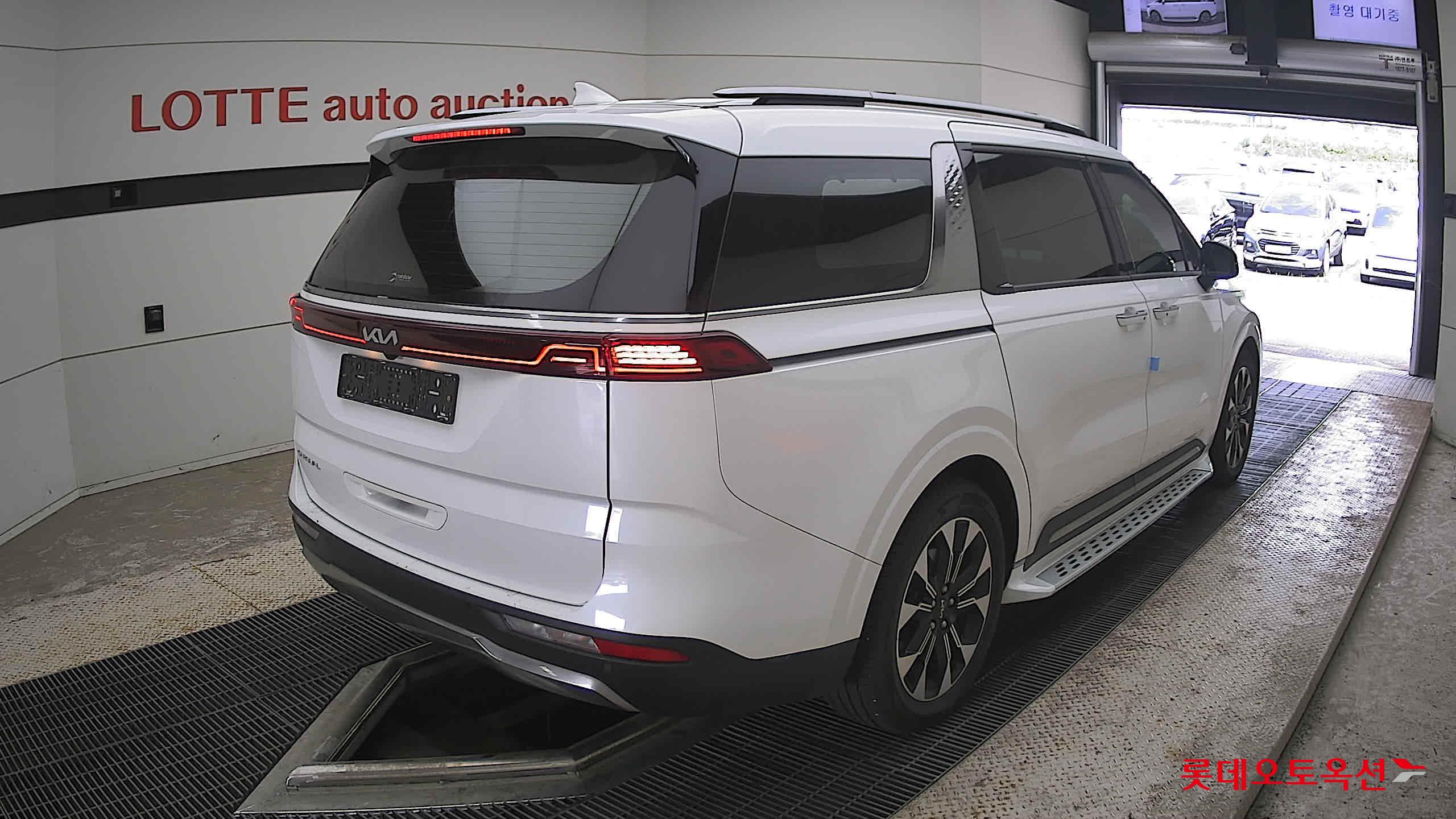 2022 - kia carnival