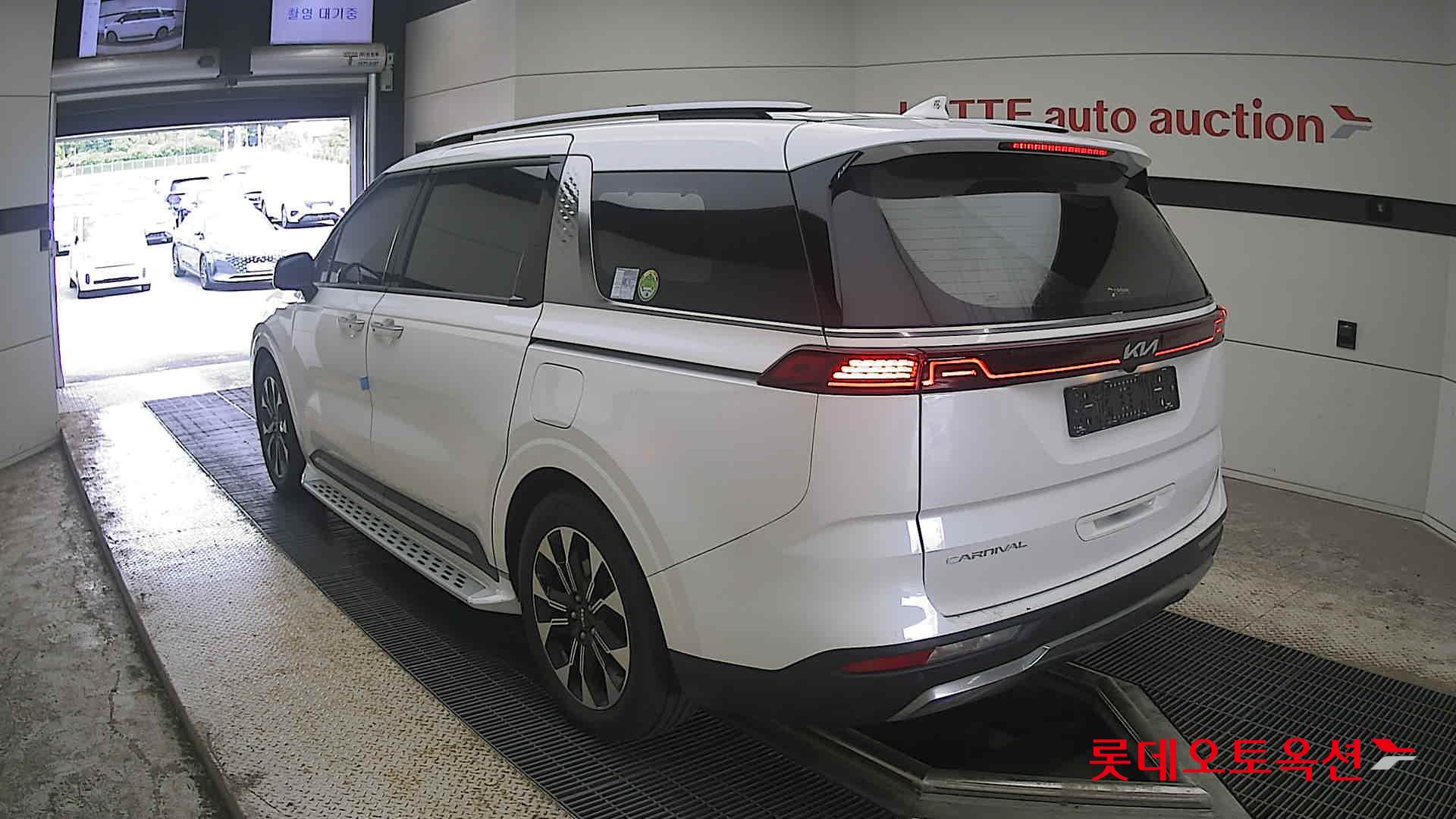 2022 - kia carnival