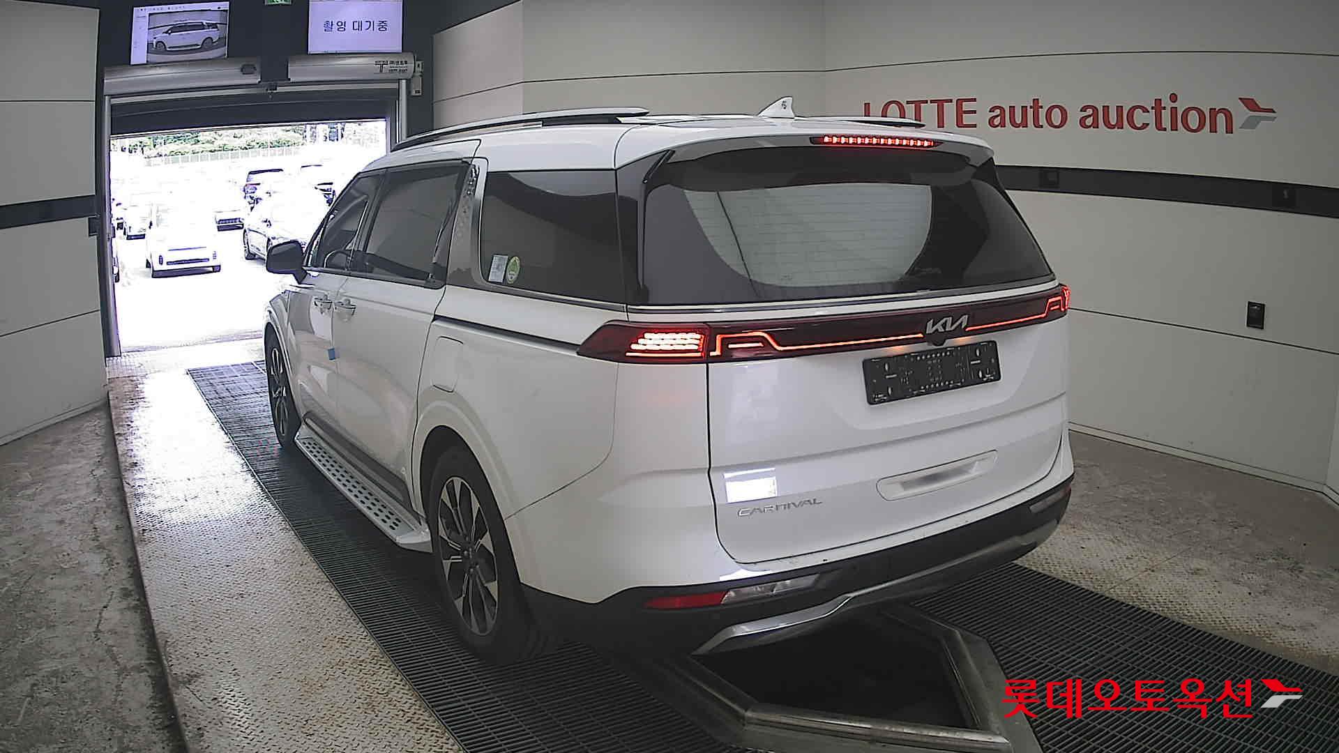 2022 - kia carnival