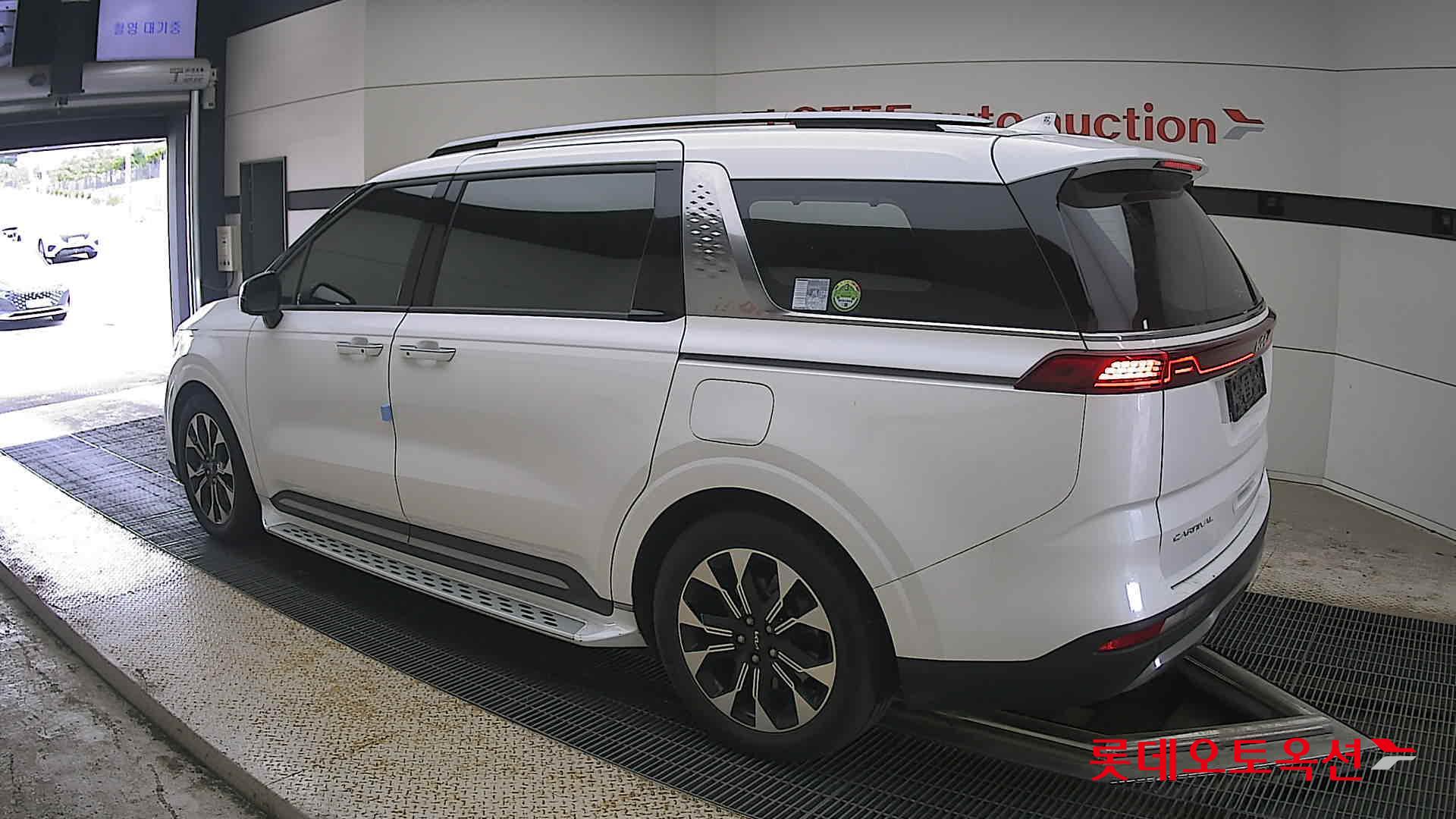 2022 - kia carnival
