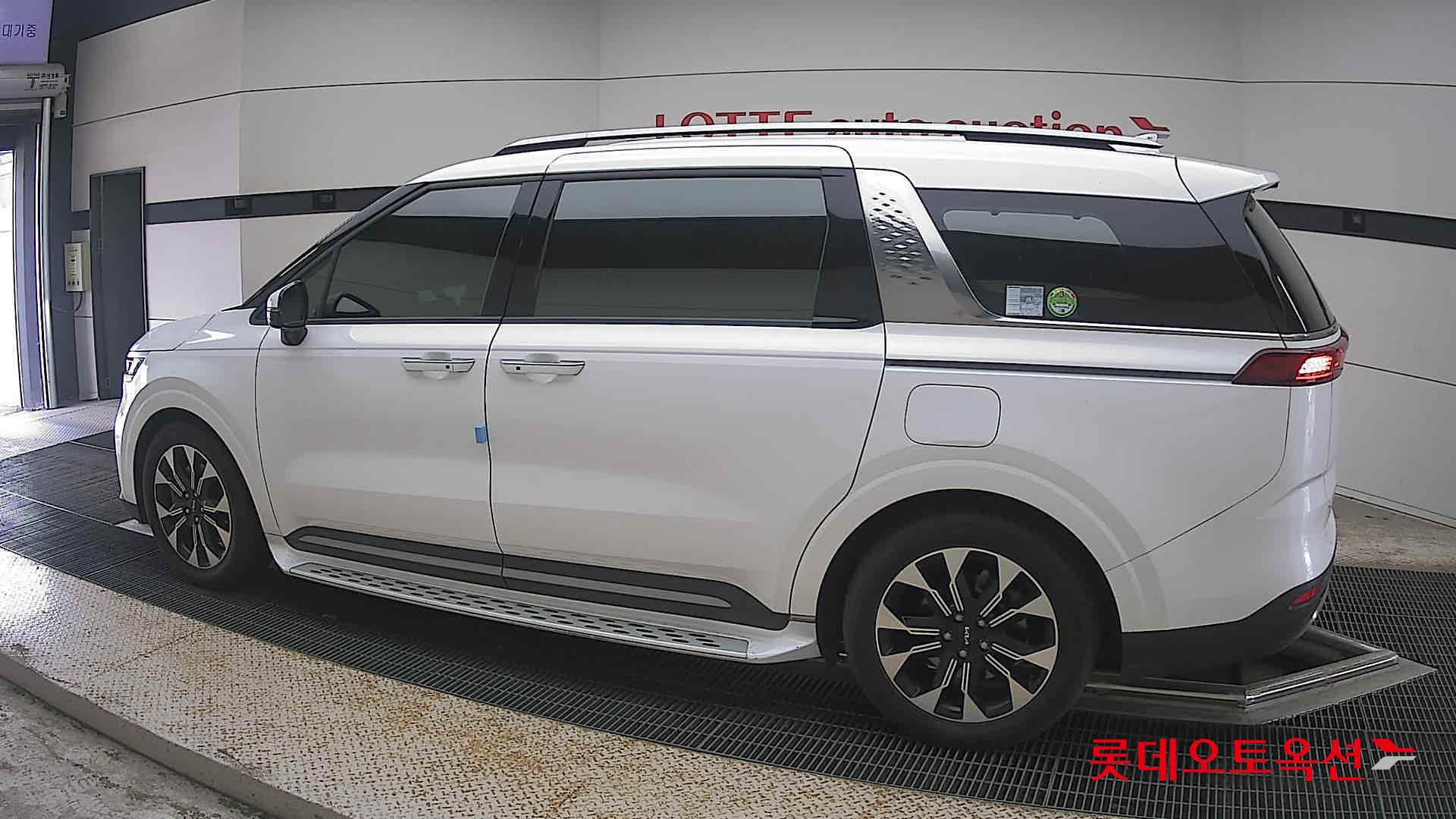 2022 - kia carnival