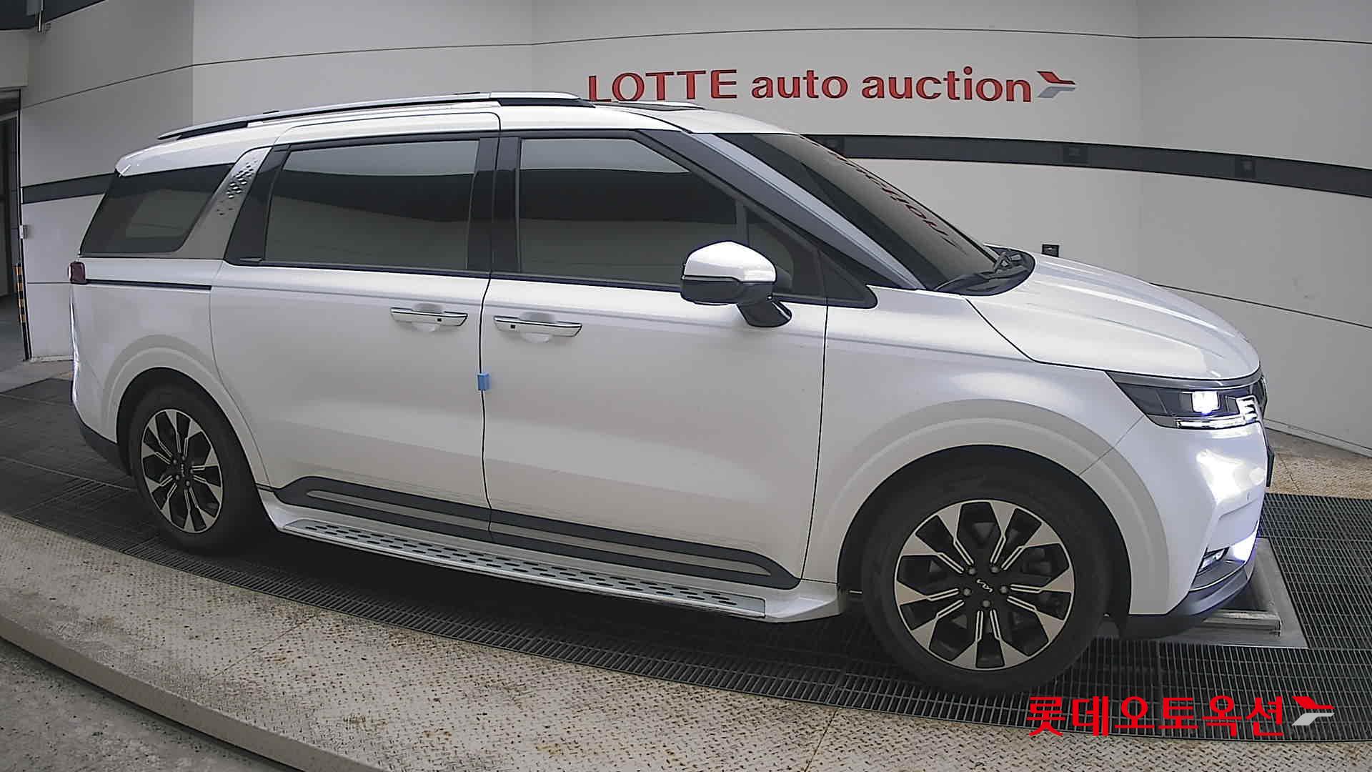 2022 - kia carnival