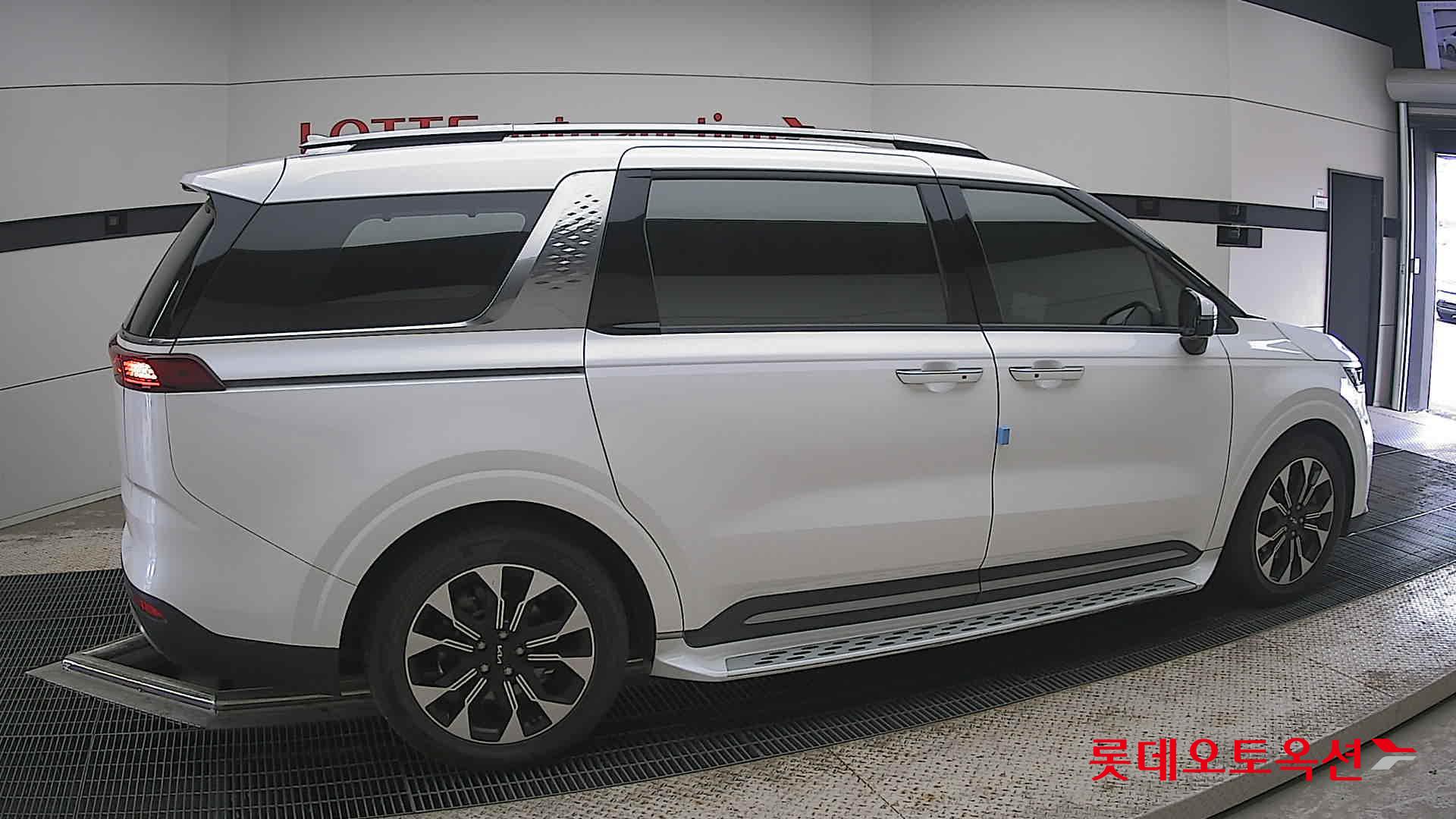 2022 - kia carnival