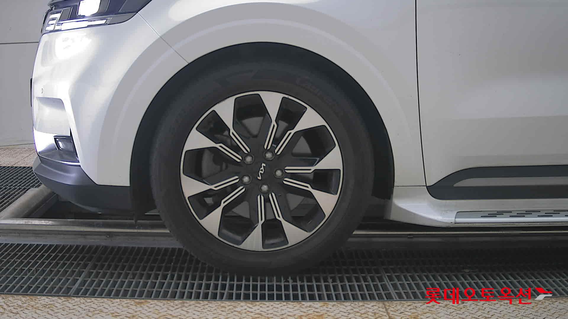 2022 - kia carnival
