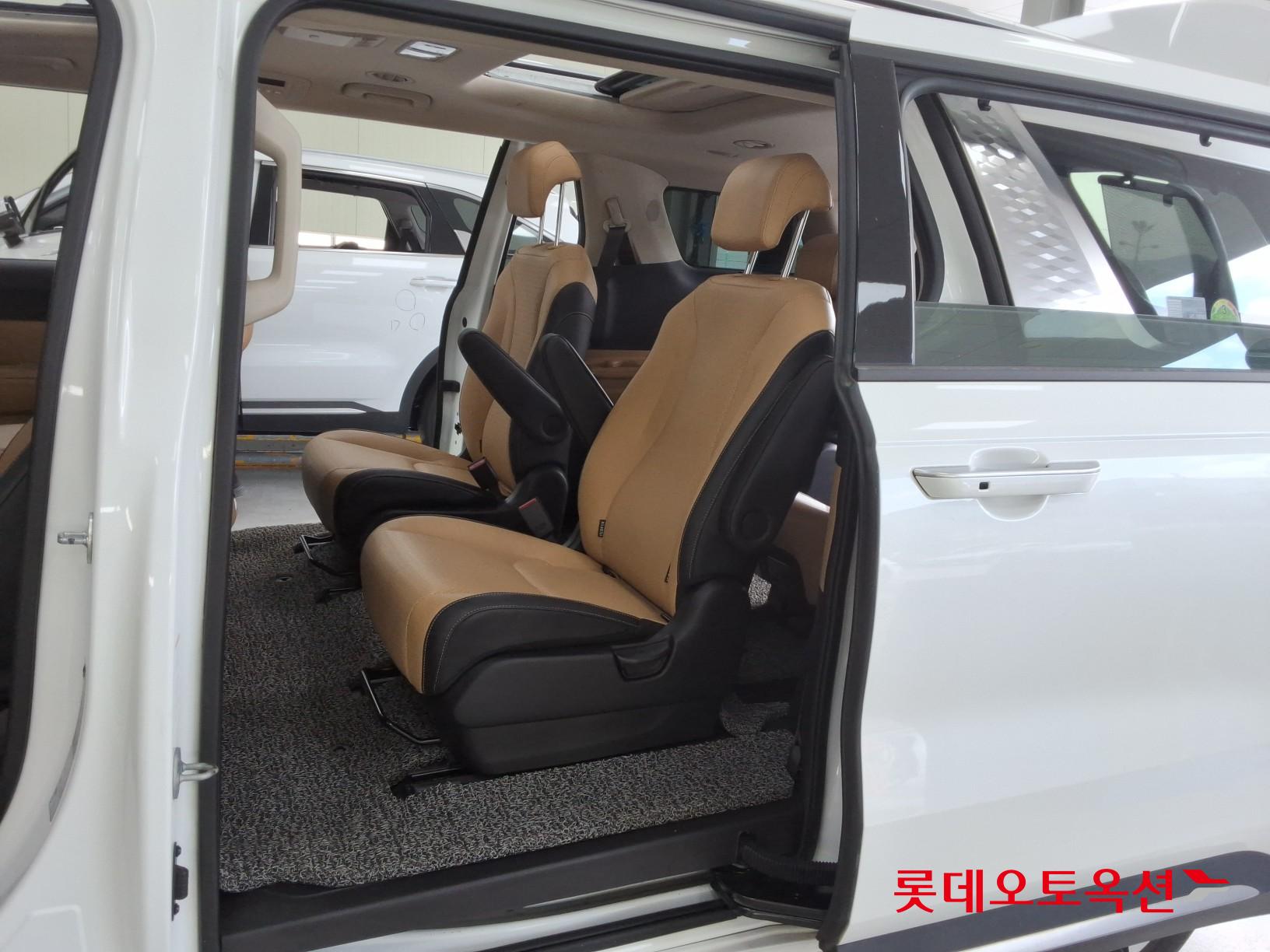 2022 - kia carnival