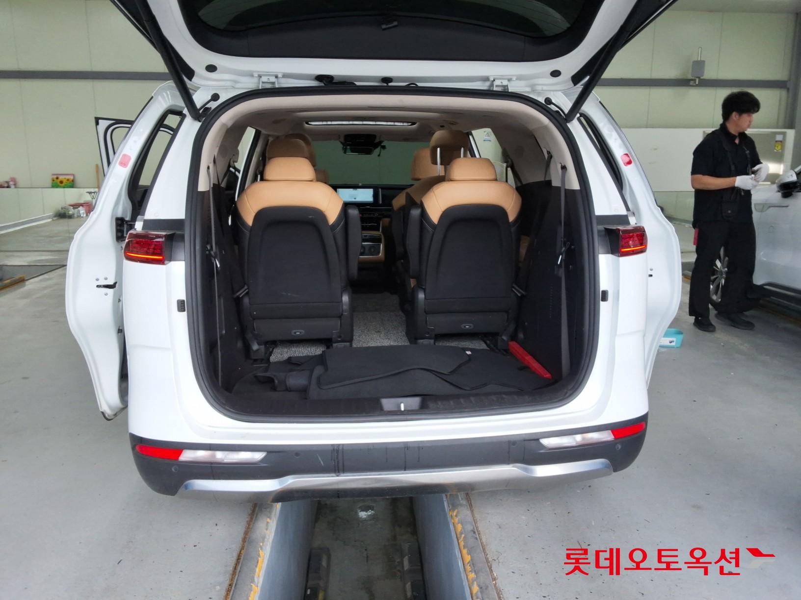 2022 - kia carnival