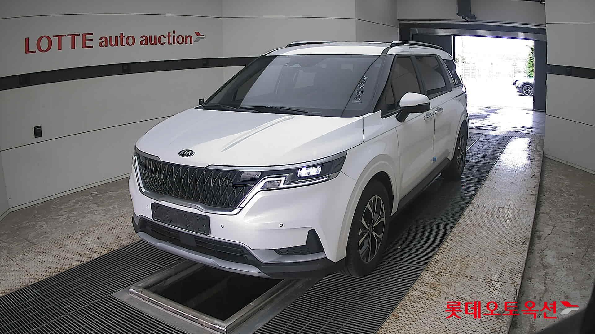 2021 - kia carnival
