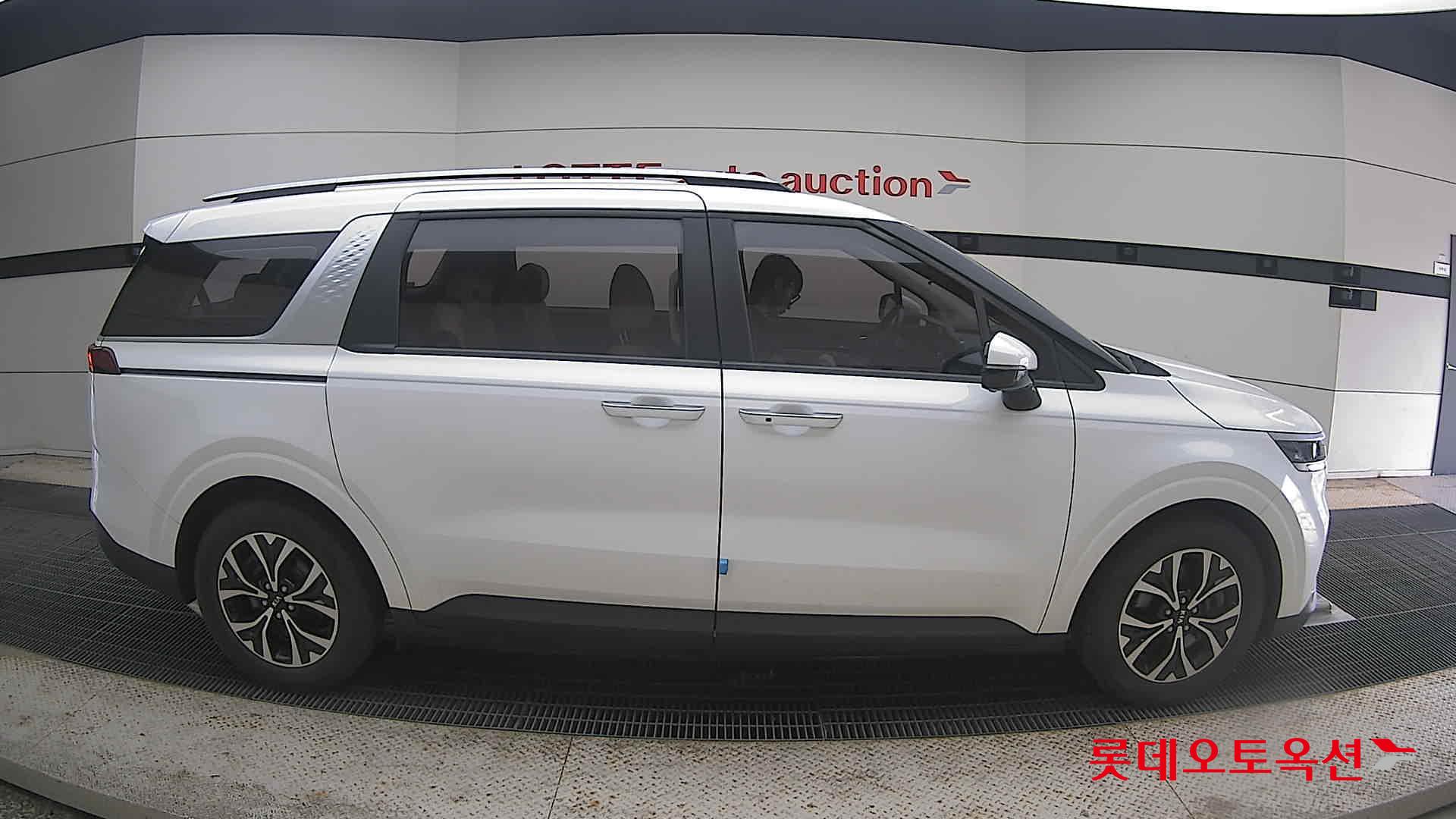2021 - kia carnival