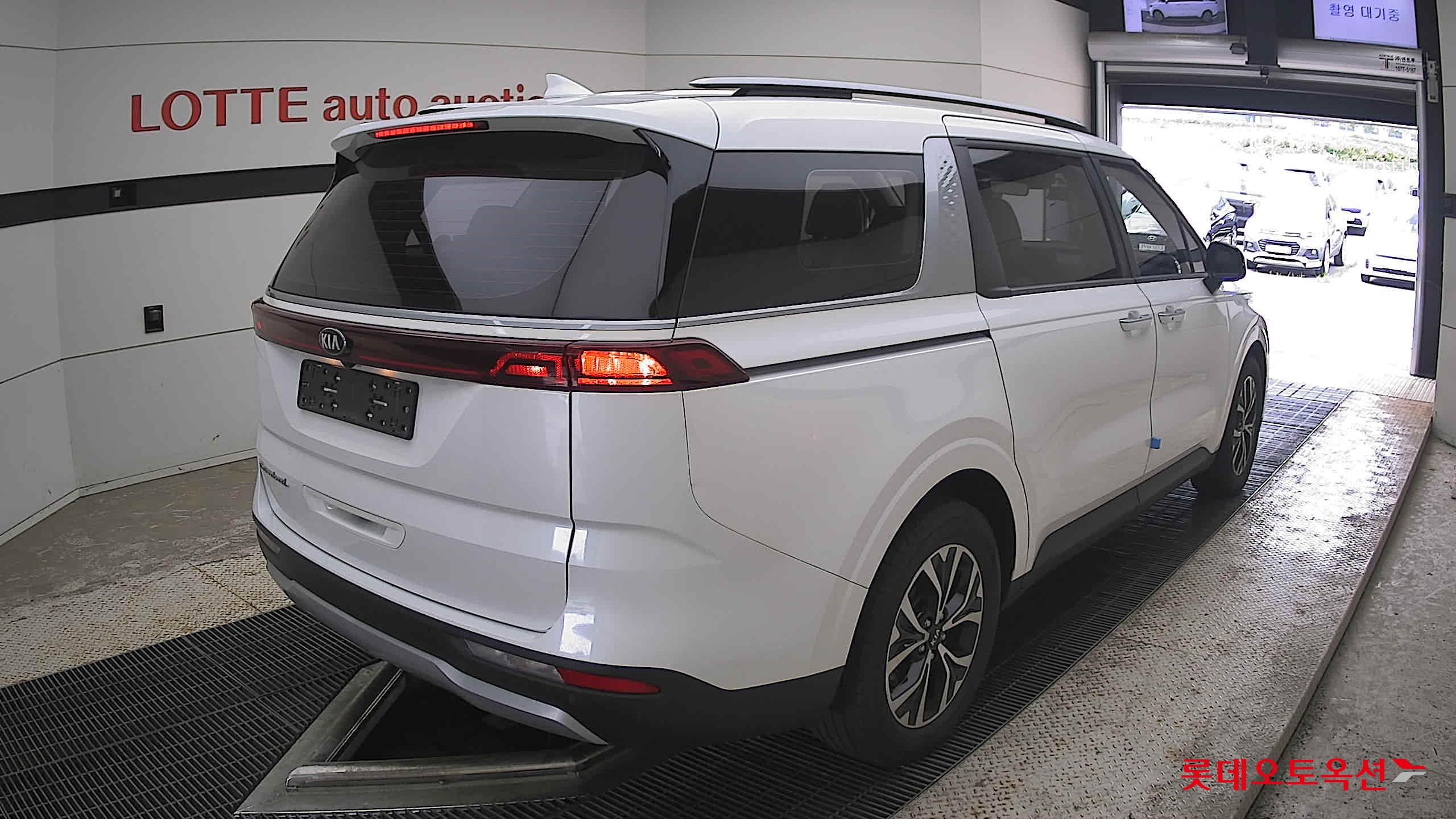 2021 - kia carnival