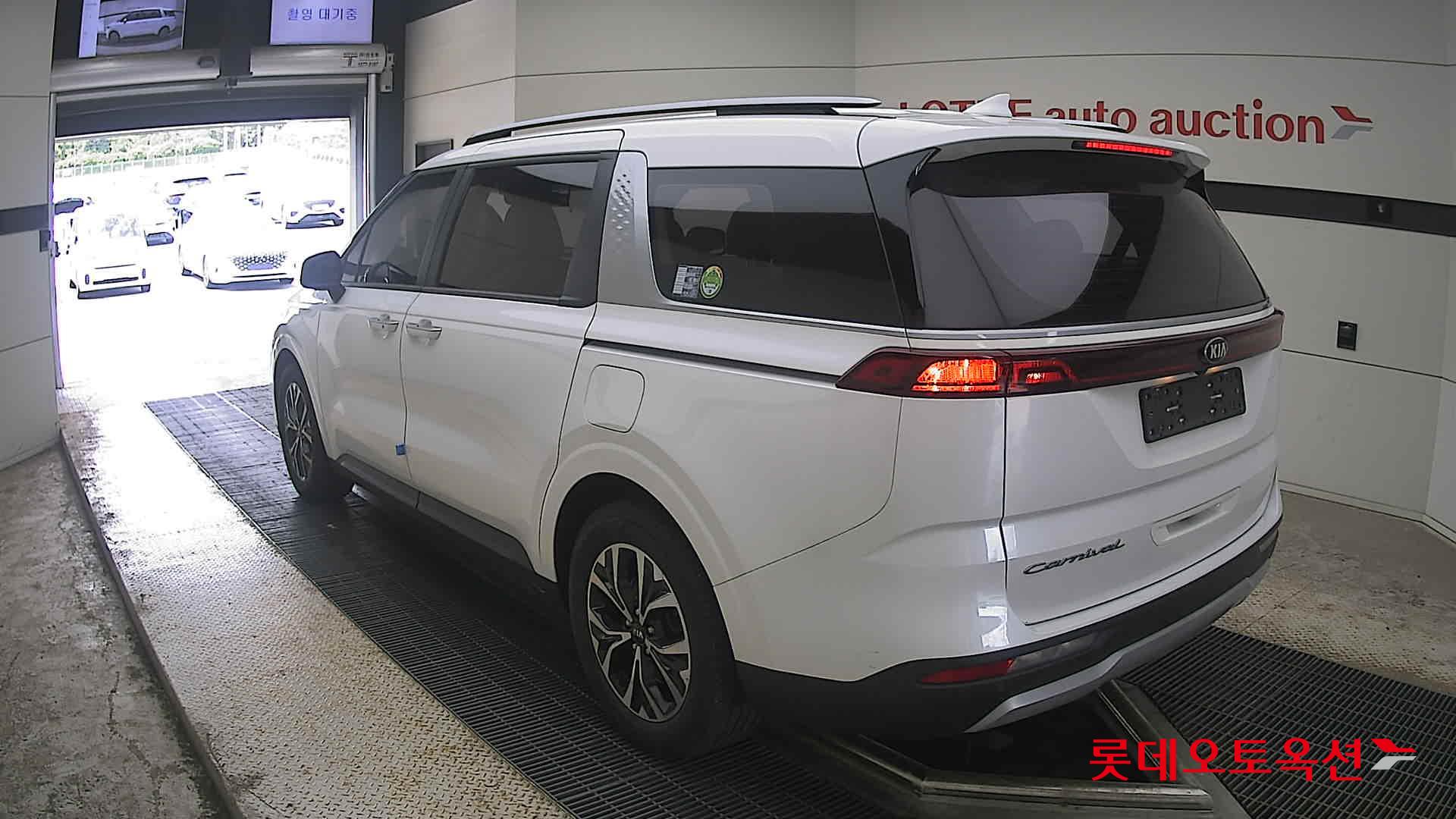 2021 - kia carnival