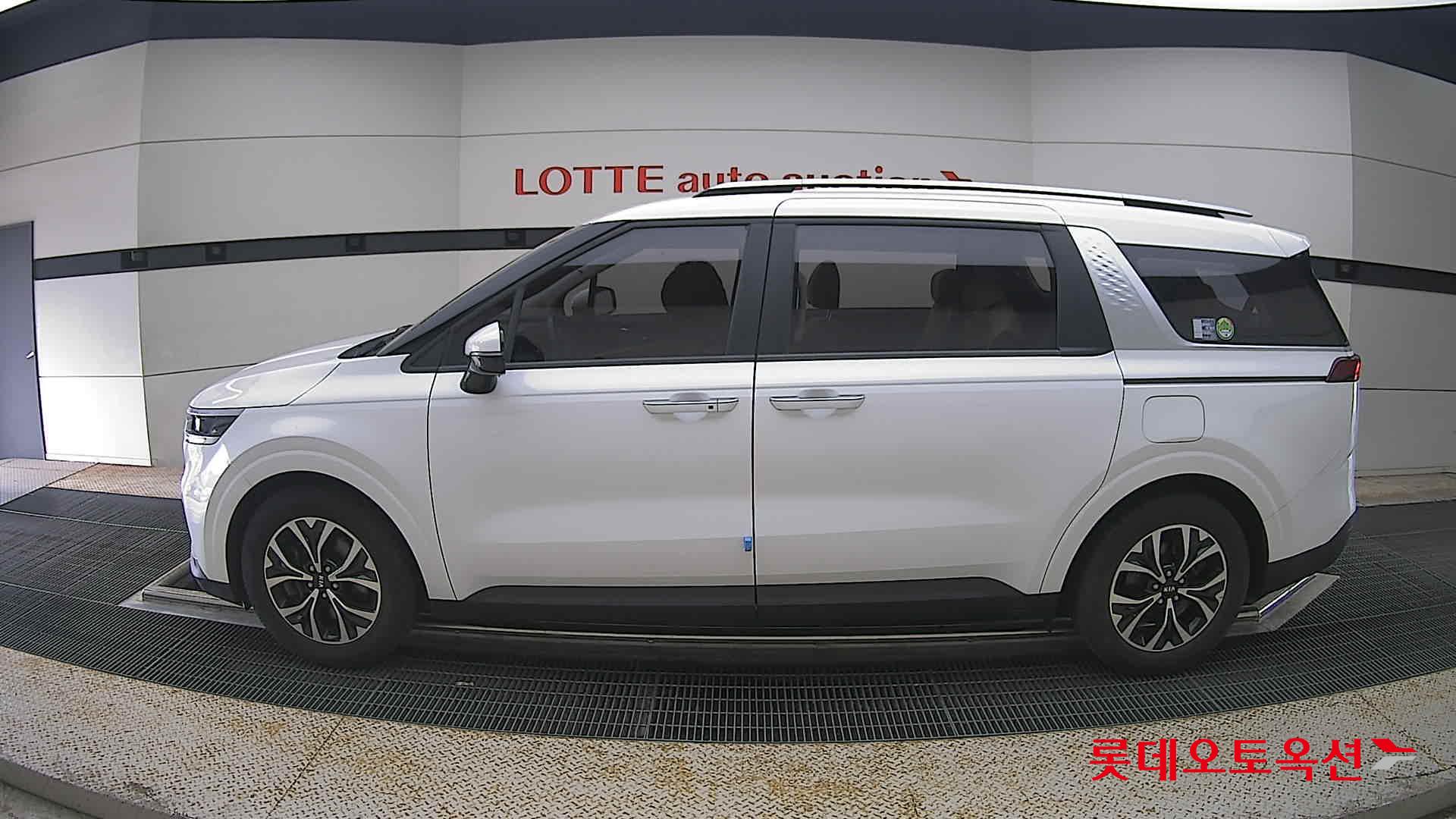 2021 - kia carnival