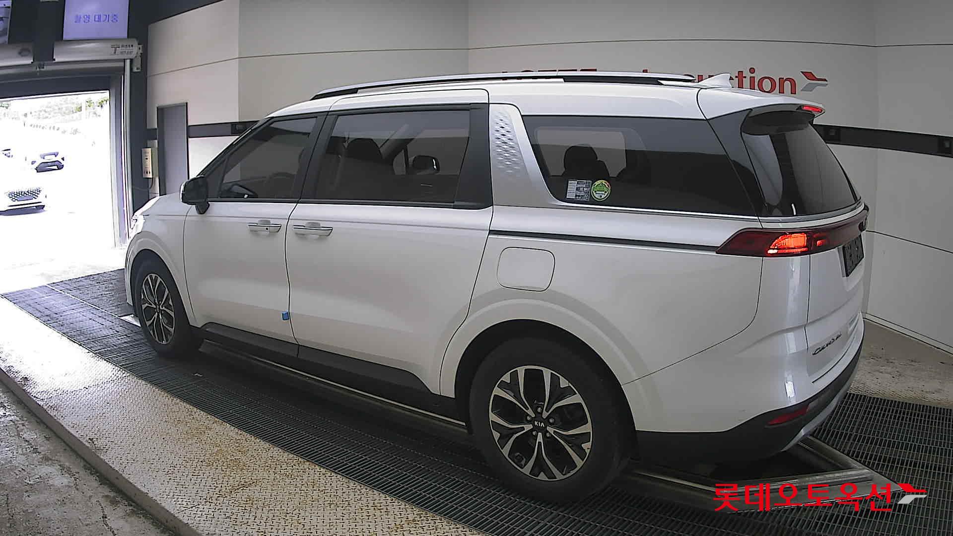 2021 - kia carnival