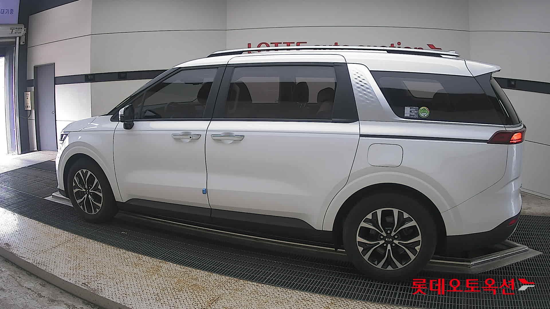 2021 - kia carnival