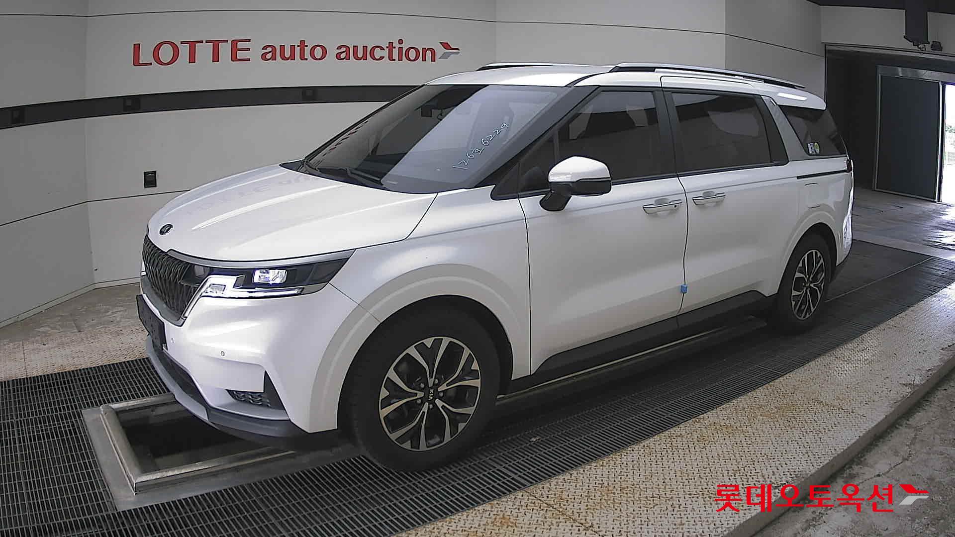 2021 - kia carnival