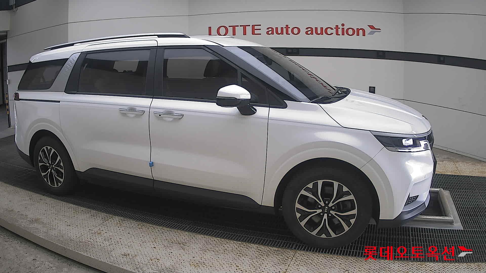 2021 - kia carnival