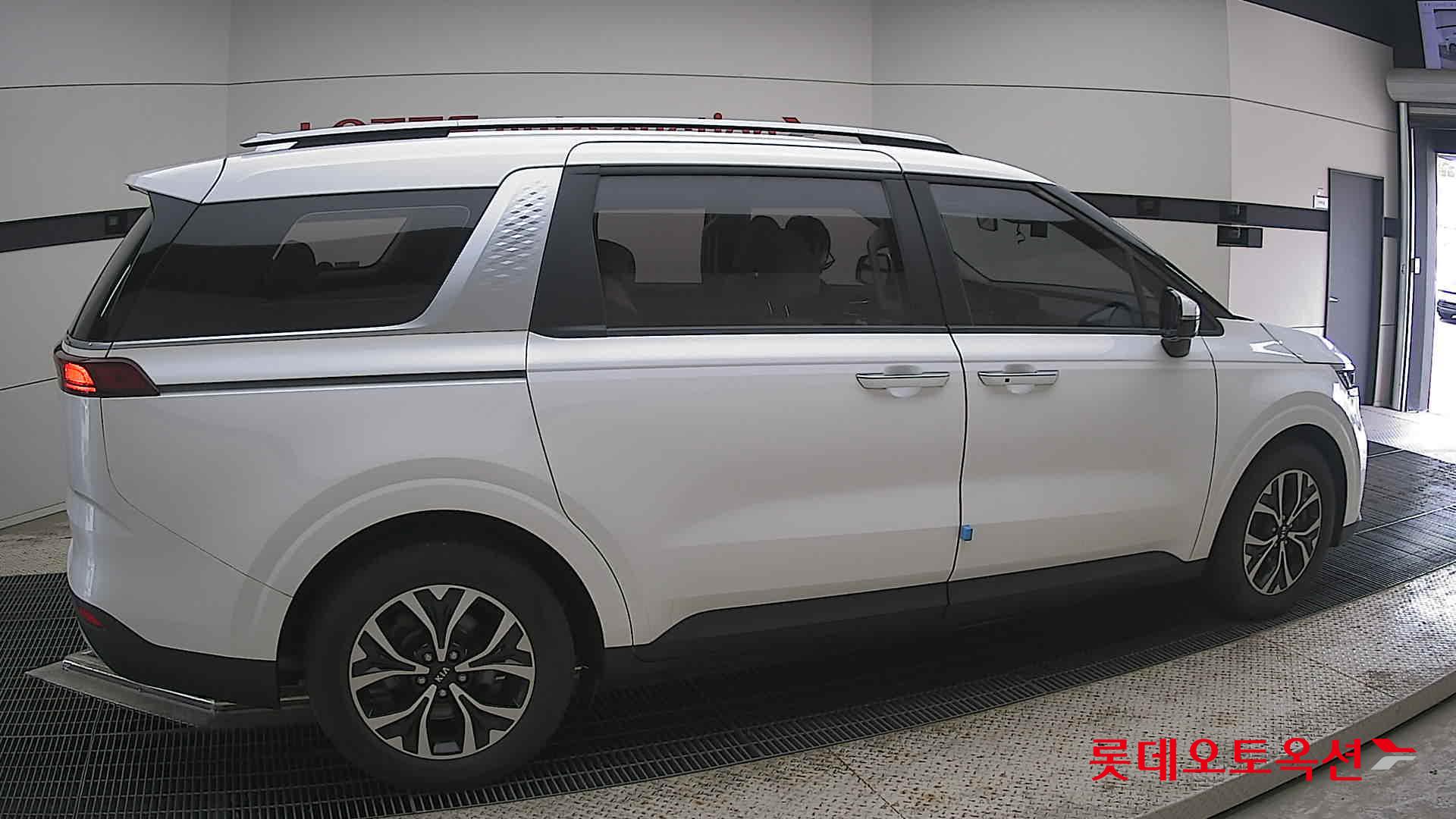2021 - kia carnival