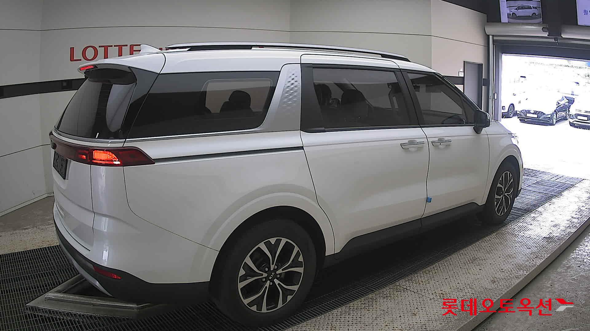 2021 - kia carnival