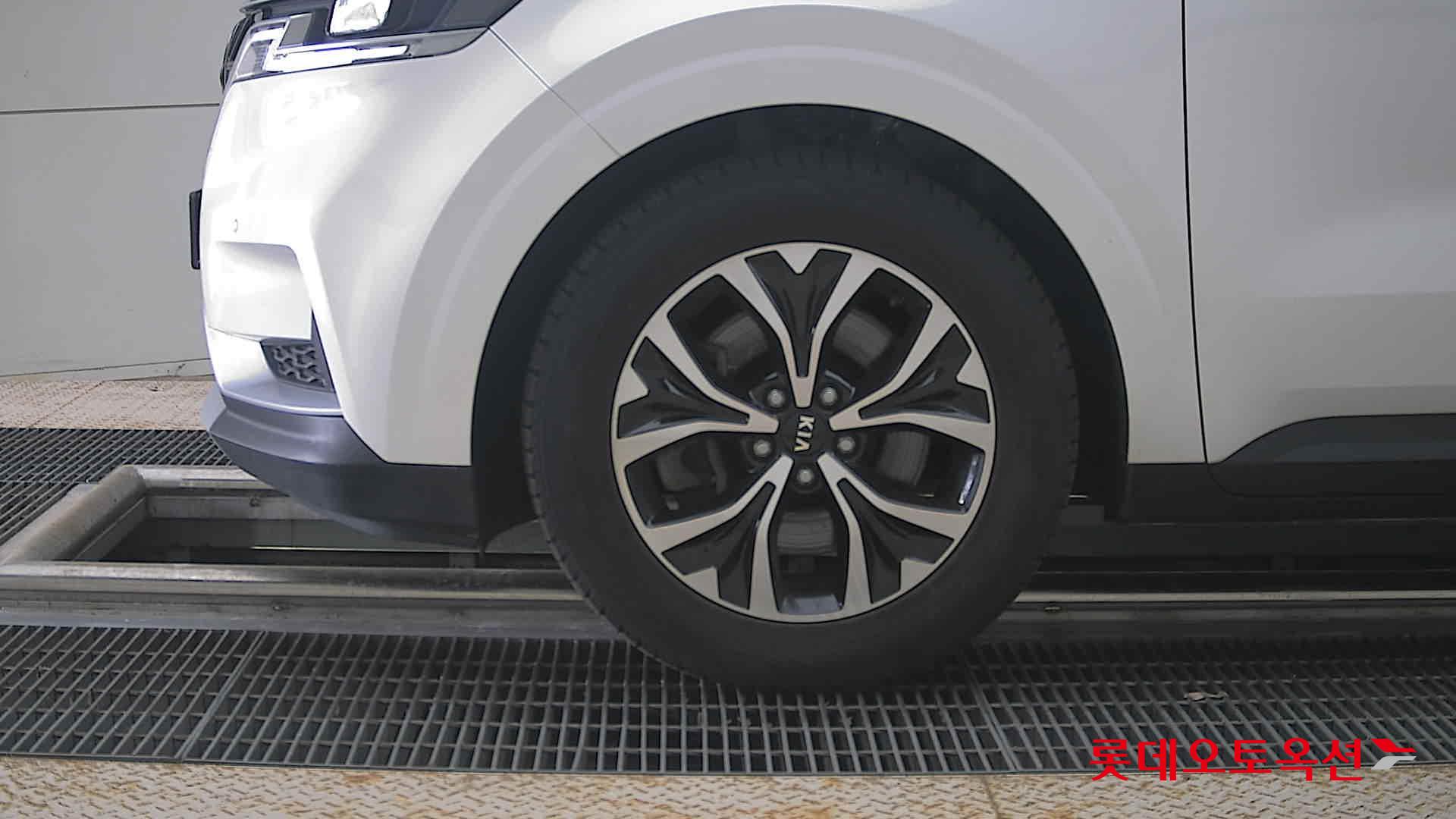 2021 - kia carnival