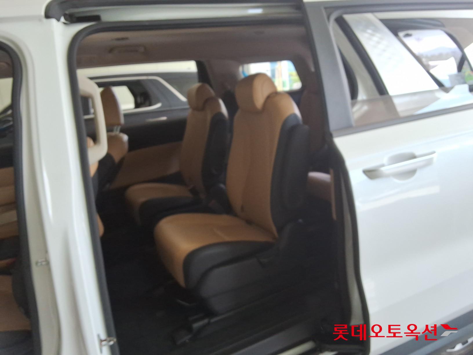 2021 - kia carnival