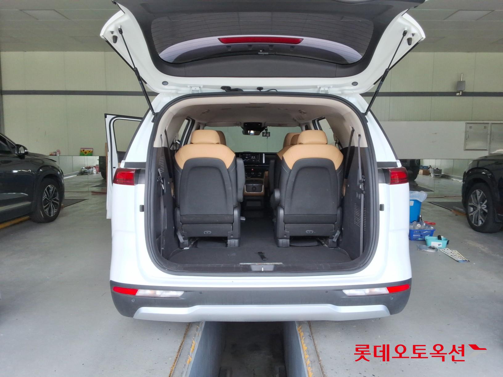 2021 - kia carnival