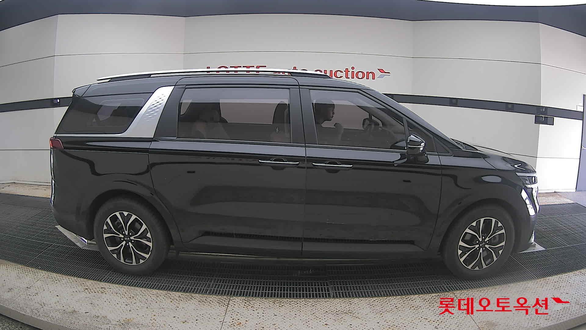 2021 - kia carnival