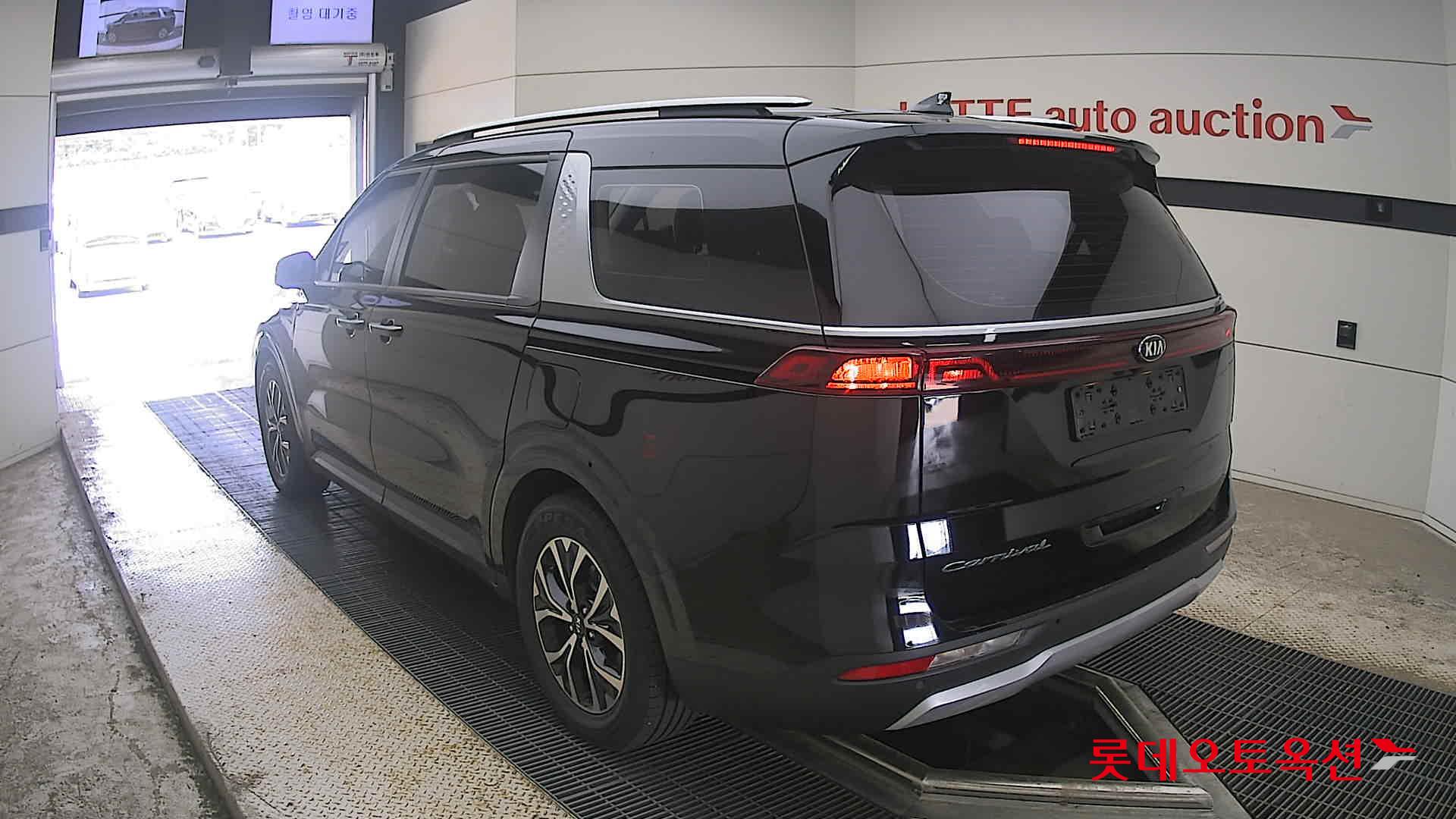 2021 - kia carnival